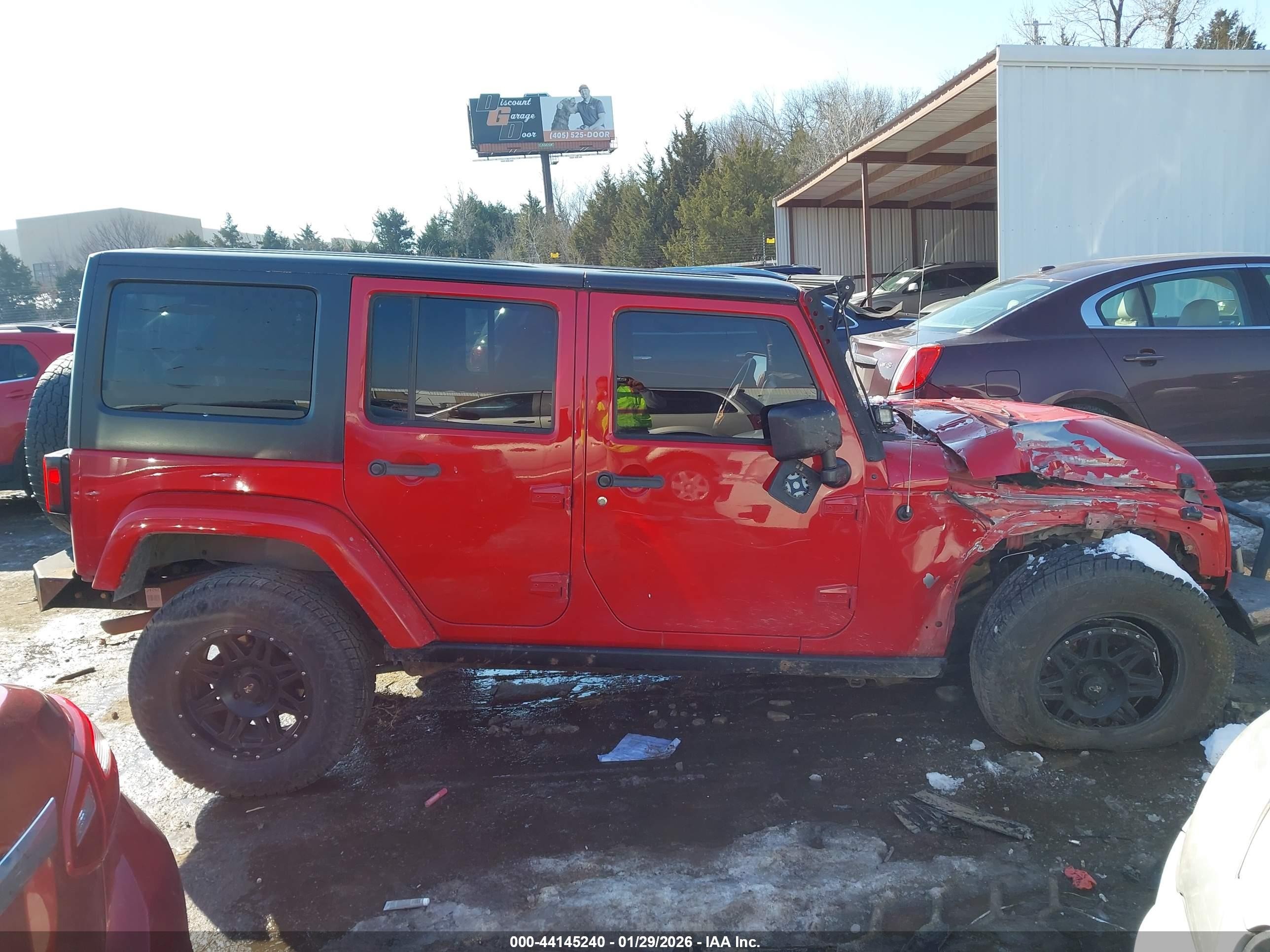 2013 Jeep Wrangler Unlimited Sahara Red vin: 1C4BJWEG8DL675372