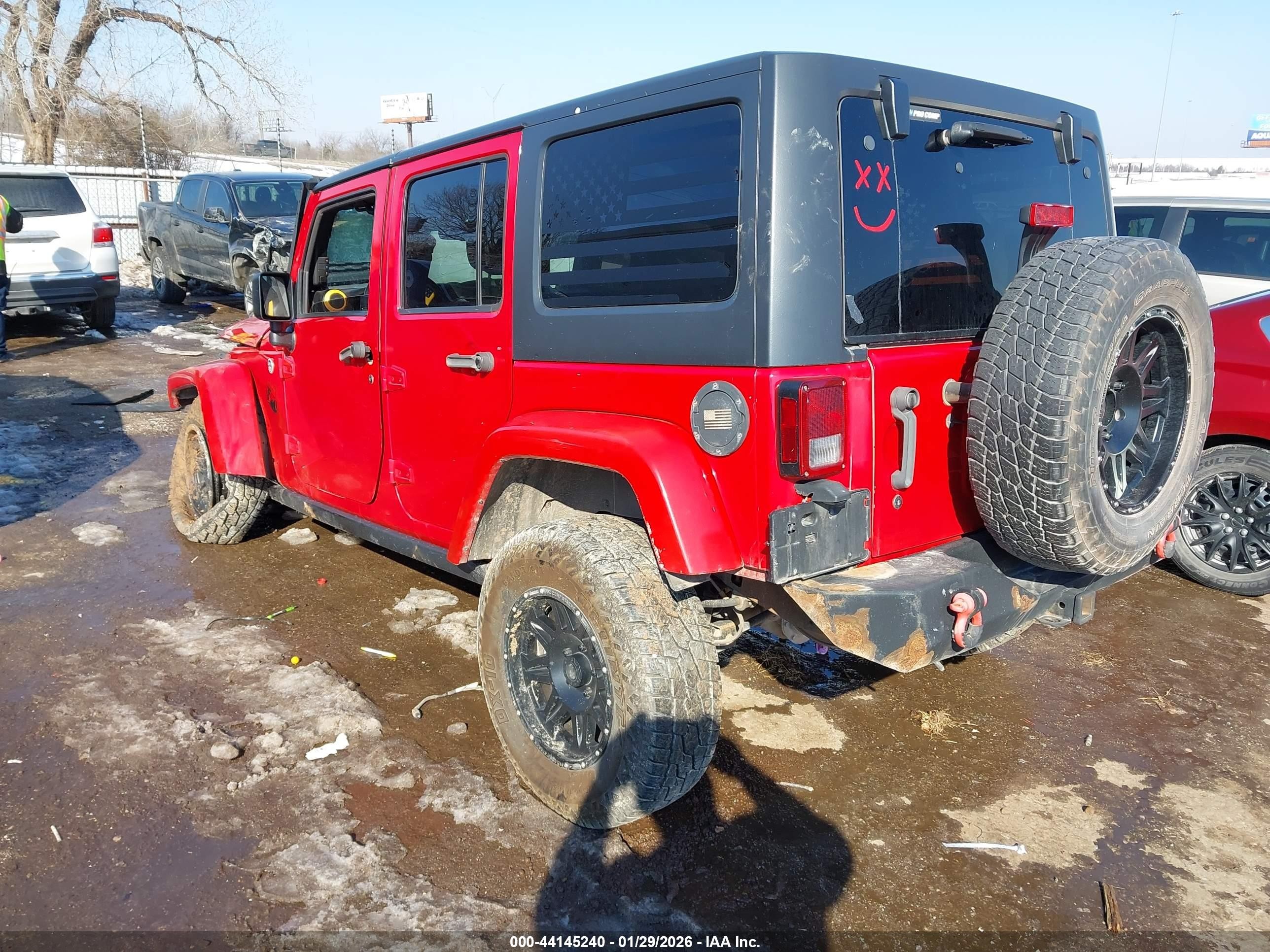 2013 Jeep Wrangler Unlimited Sahara Red vin: 1C4BJWEG8DL675372