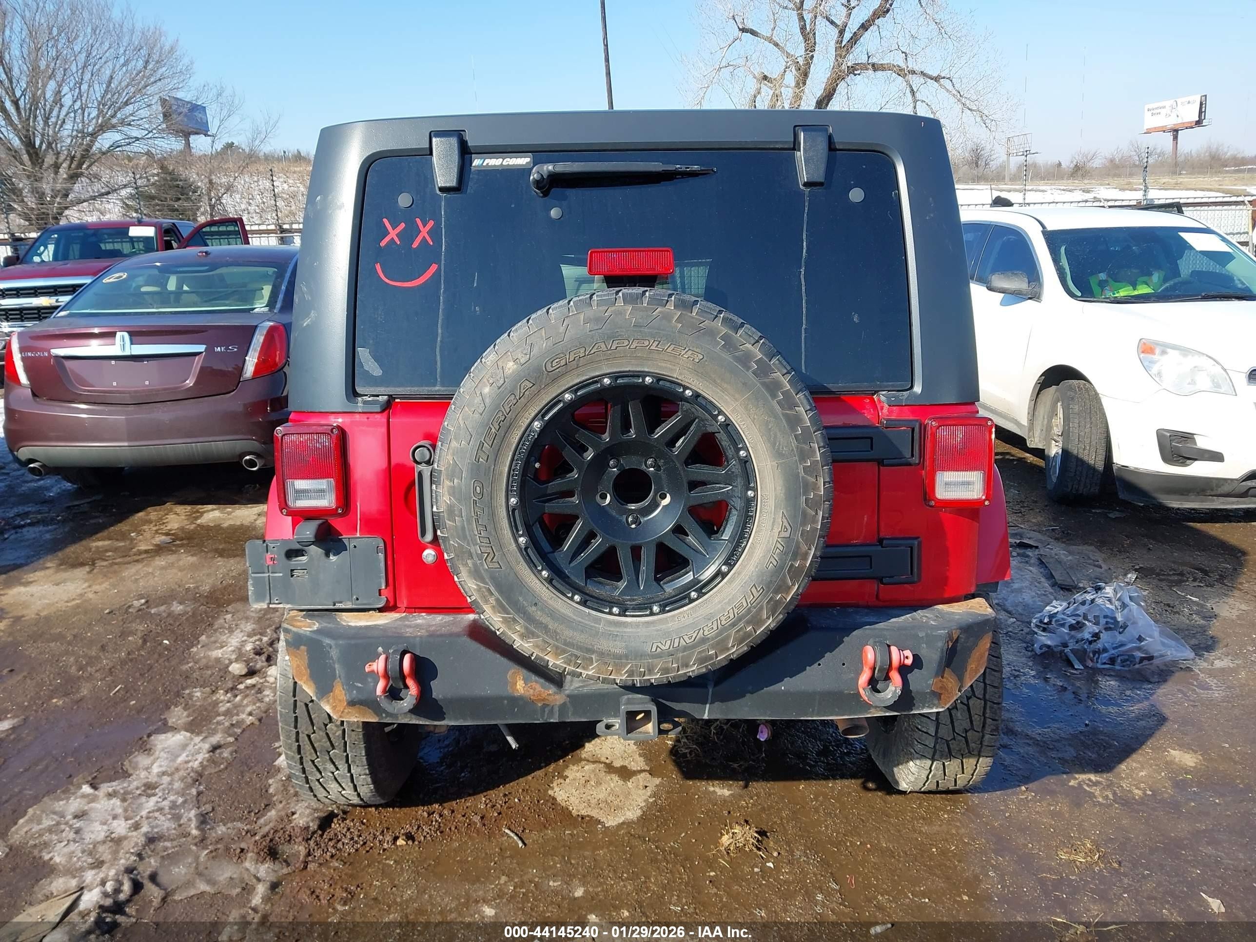 2013 Jeep Wrangler Unlimited Sahara Red vin: 1C4BJWEG8DL675372