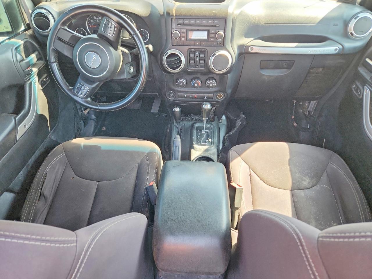 2014 Jeep Wrangler Unlimited Sahara Silver vin: 1C4BJWEG8EL220166