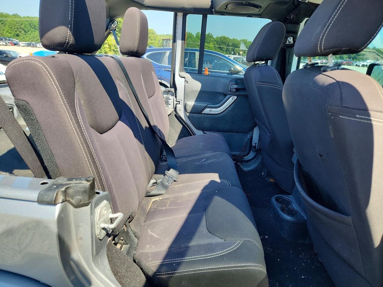 2014 Jeep Wrangler Unlimited Sahara Silver vin: 1C4BJWEG8EL220166