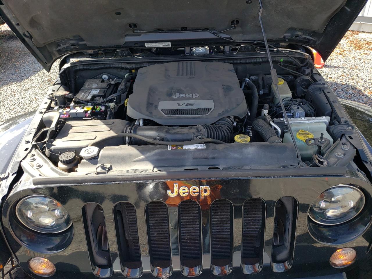 2014 Jeep Wrangler Unlimited Sahara Black vin: 1C4BJWEG8EL239834