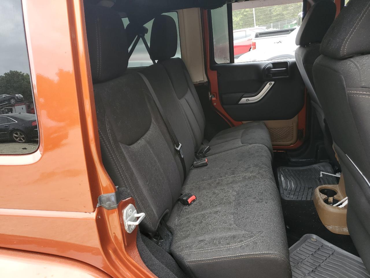 2014 Jeep Wrangler Unlimited Sahara Orange vin: 1C4BJWEG8EL258447