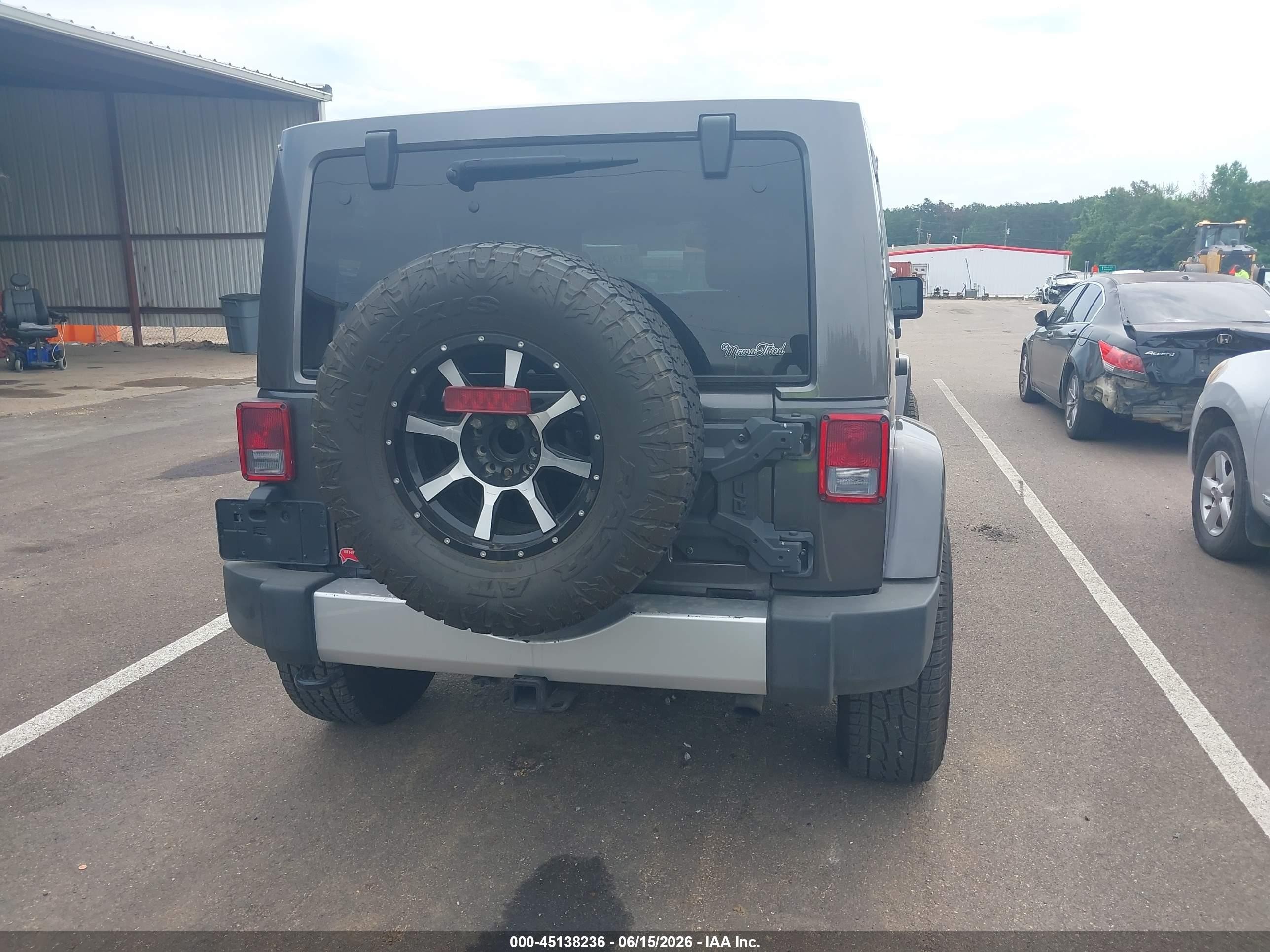 2014 Jeep Wrangler Unlimited Sahara Gray vin: 1C4BJWEG8EL296289