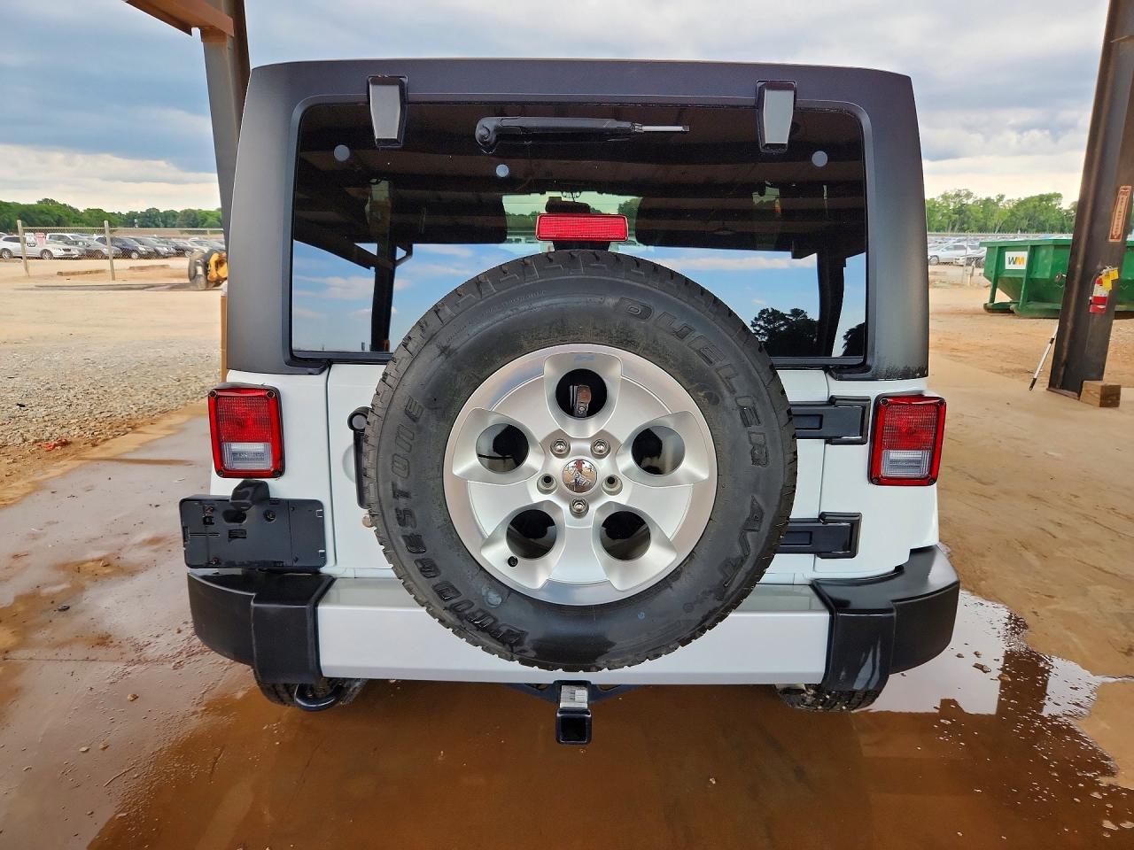 2015 Jeep Wrangler Unlimited Sahara White vin: 1C4BJWEG8FL573444