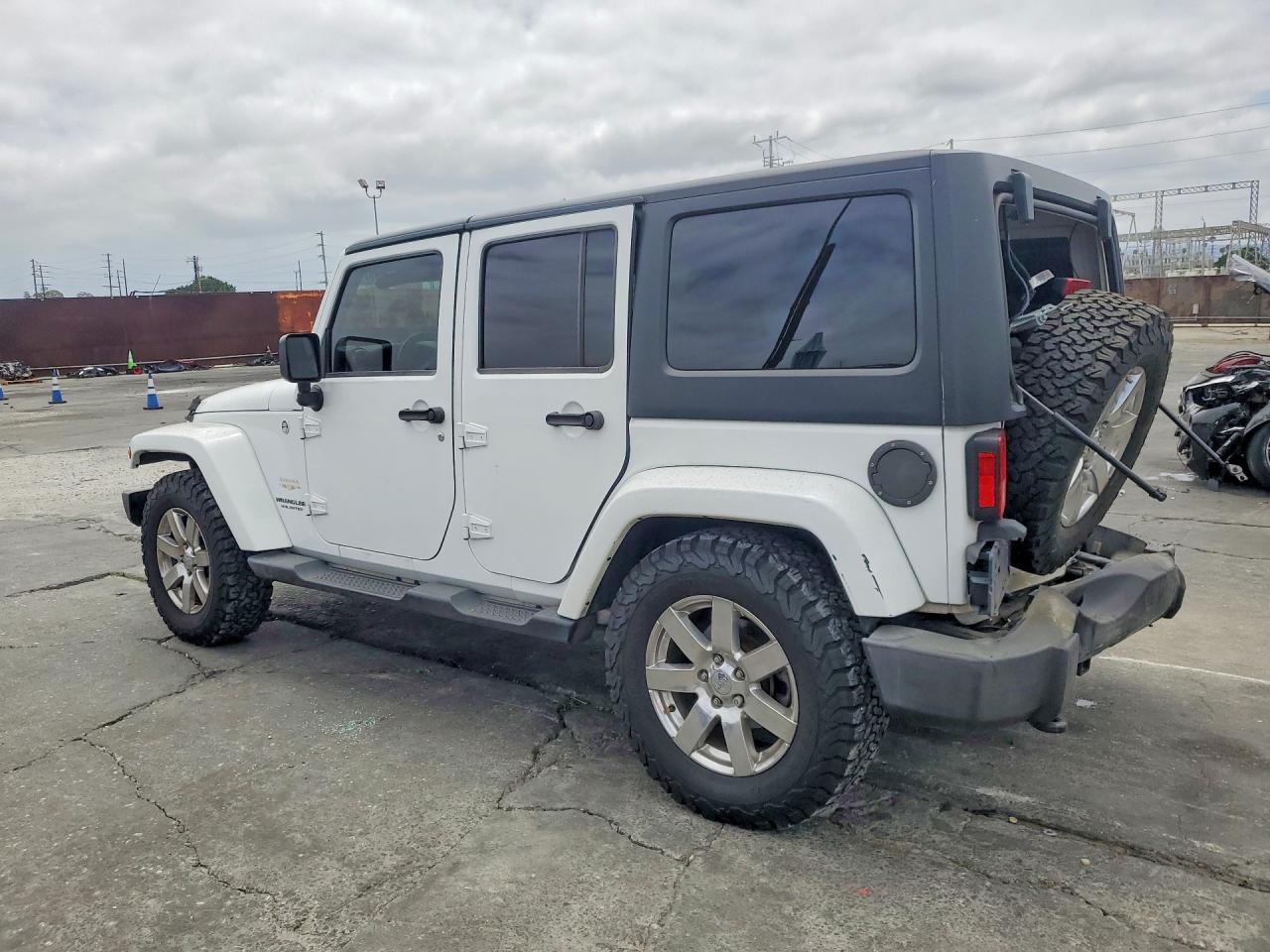 2015 Jeep Wrangler Unlimited Sahara White vin: 1C4BJWEG8FL576411