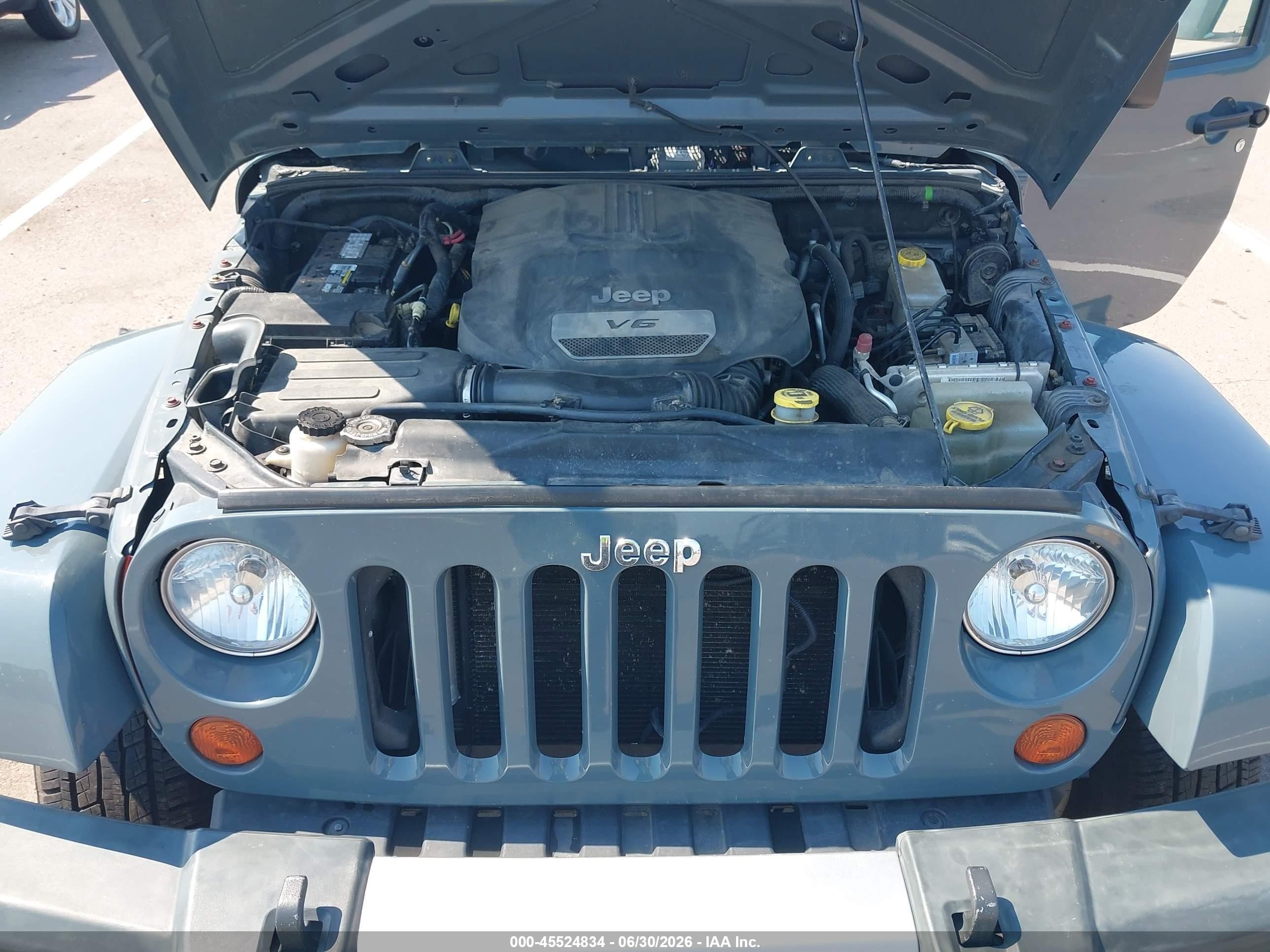 2015 Jeep Wrangler Unlimited Sahara Gray vin: 1C4BJWEG8FL586596