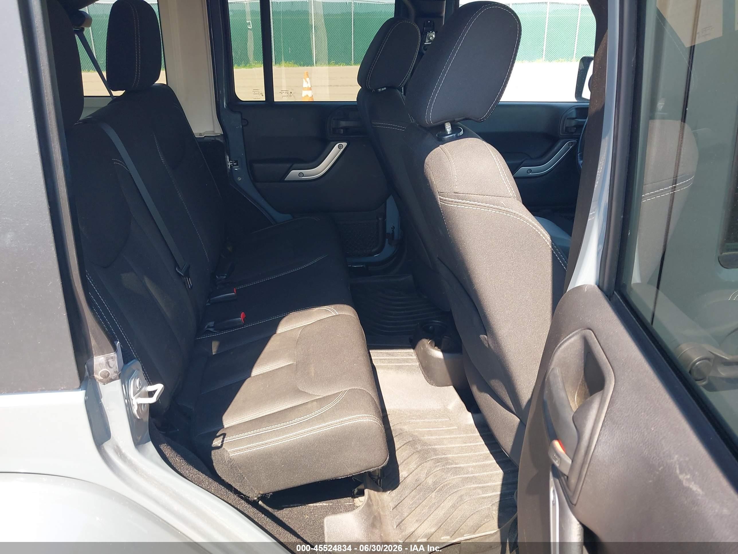 2015 Jeep Wrangler Unlimited Sahara Gray vin: 1C4BJWEG8FL586596