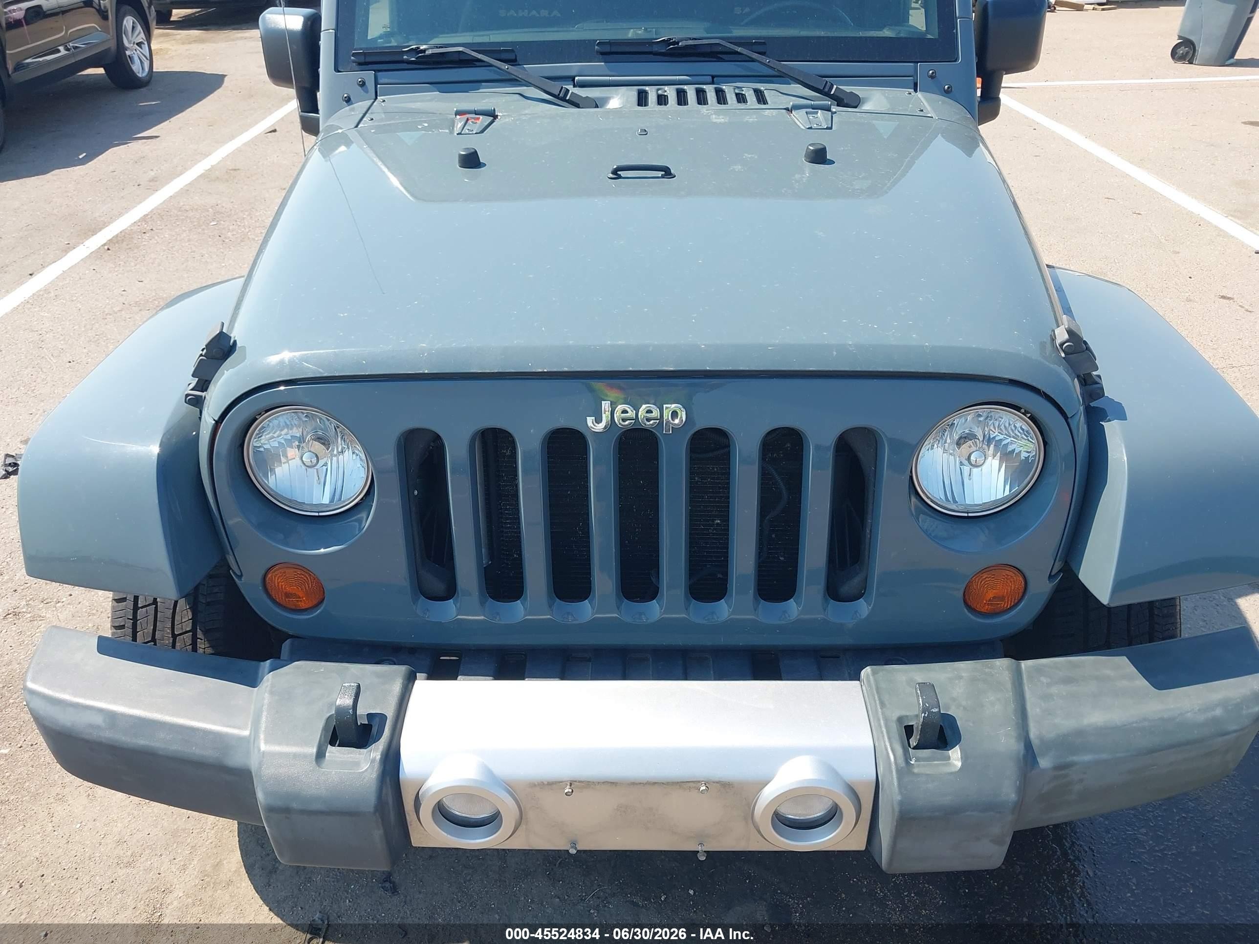 2015 Jeep Wrangler Unlimited Sahara Gray vin: 1C4BJWEG8FL586596