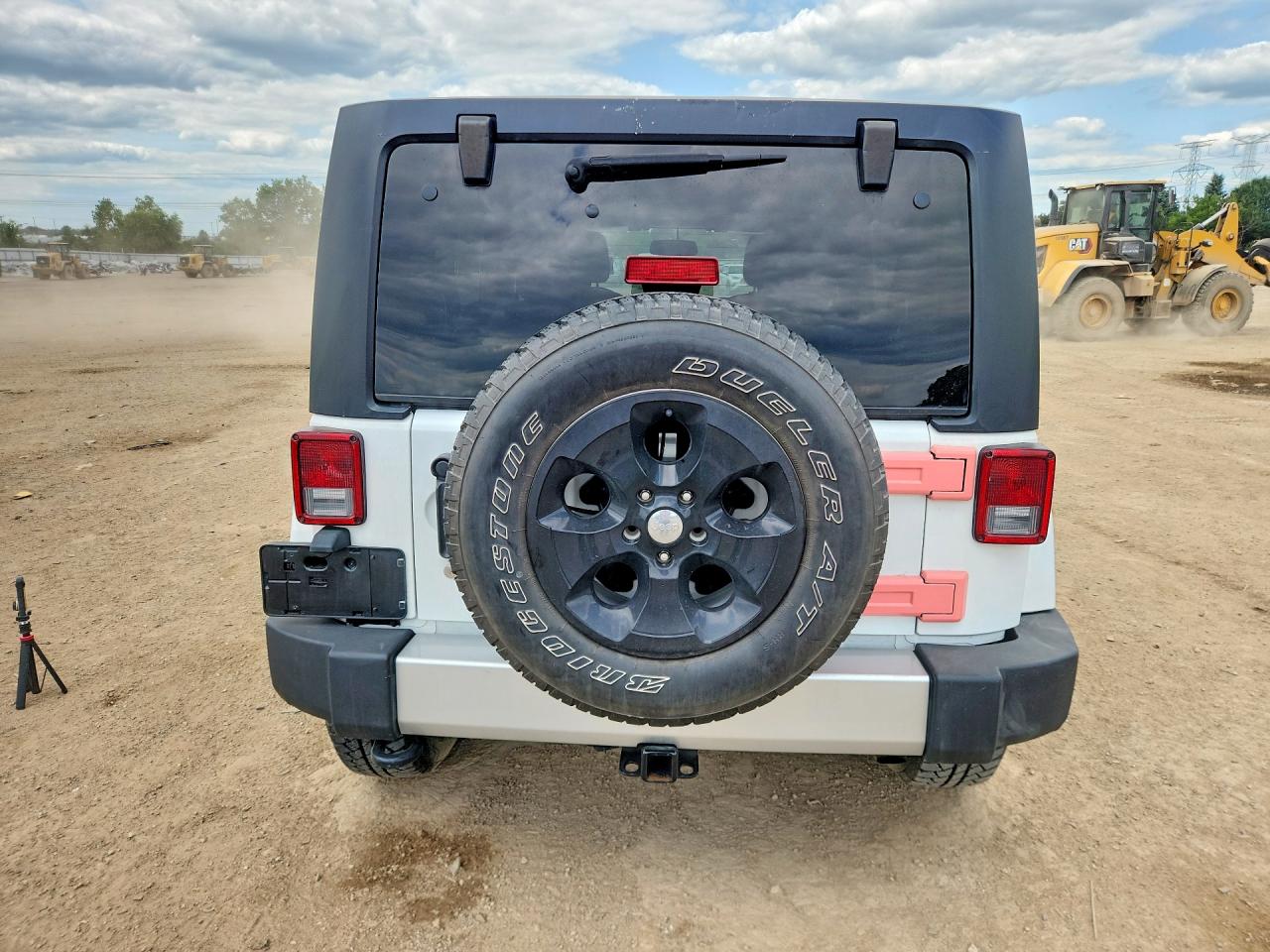 2015 Jeep Wrangler Unlimited Sahara White vin: 1C4BJWEG8FL624330