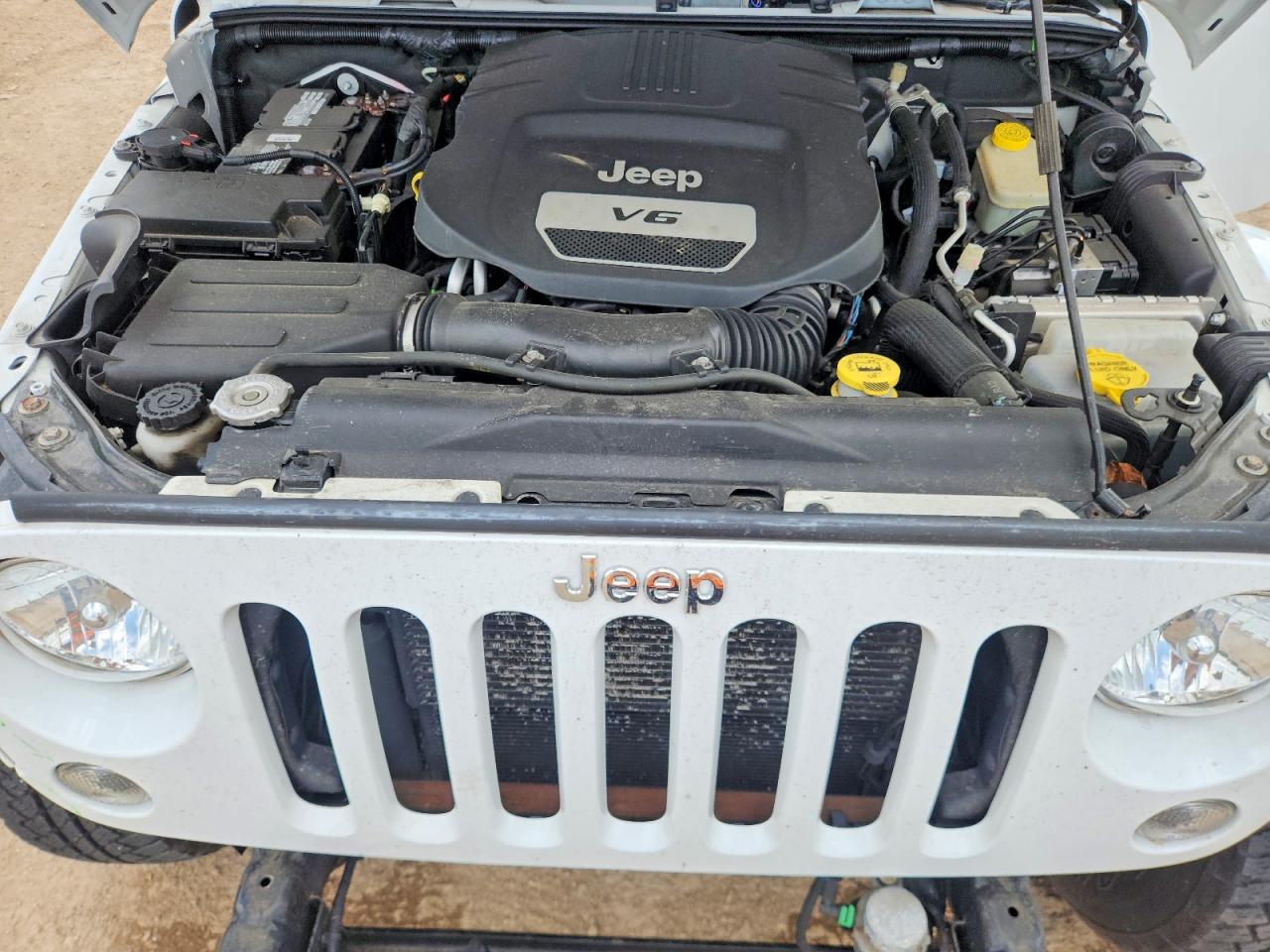 2015 Jeep Wrangler Unlimited Sahara White vin: 1C4BJWEG8FL624330