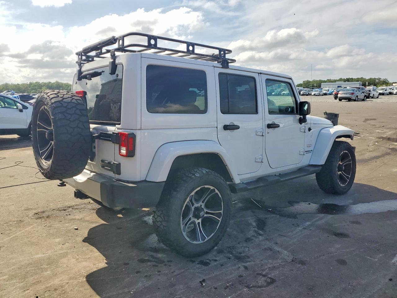 2015 Jeep Wrangler Unlimited Sahara White vin: 1C4BJWEG8FL678520