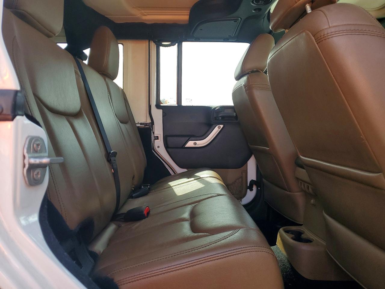 2015 Jeep Wrangler Unlimited Sahara White vin: 1C4BJWEG8FL678520