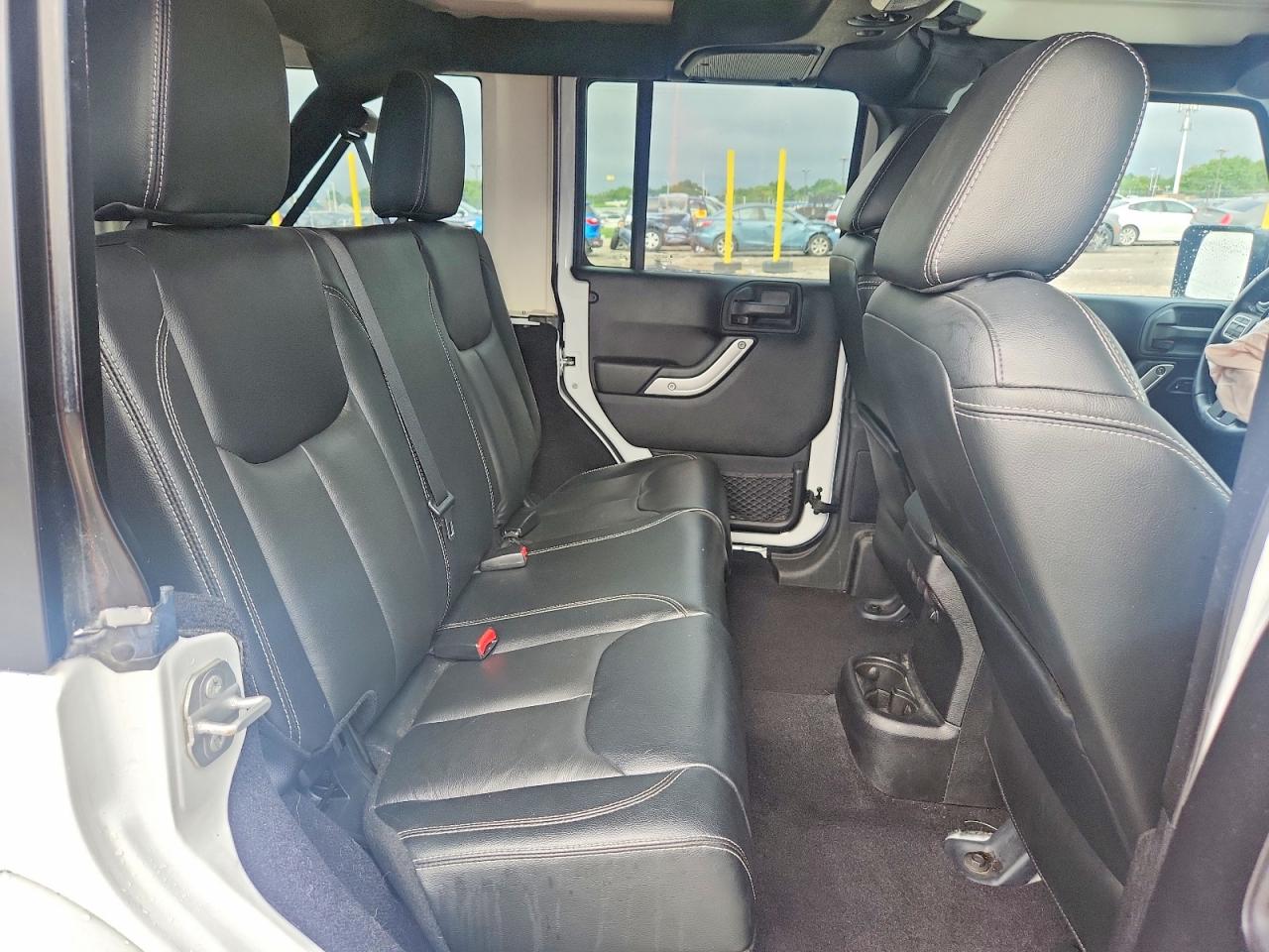 2015 Jeep Wrangler Unlimited Sahara White vin: 1C4BJWEG8FL764216