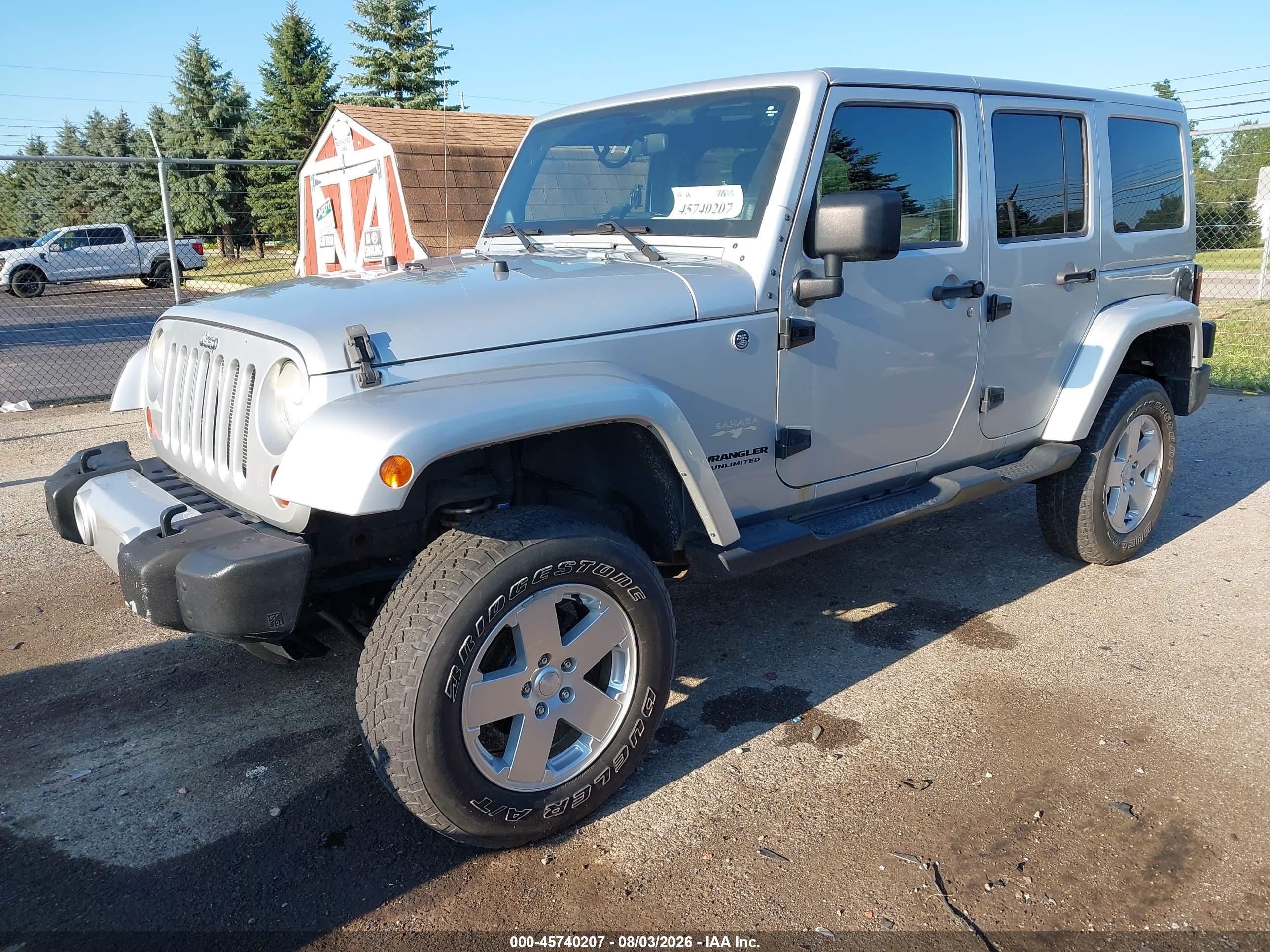 2012 Jeep Wrangler Unlimited Sahara Silver vin: 1C4BJWEG9CL178278