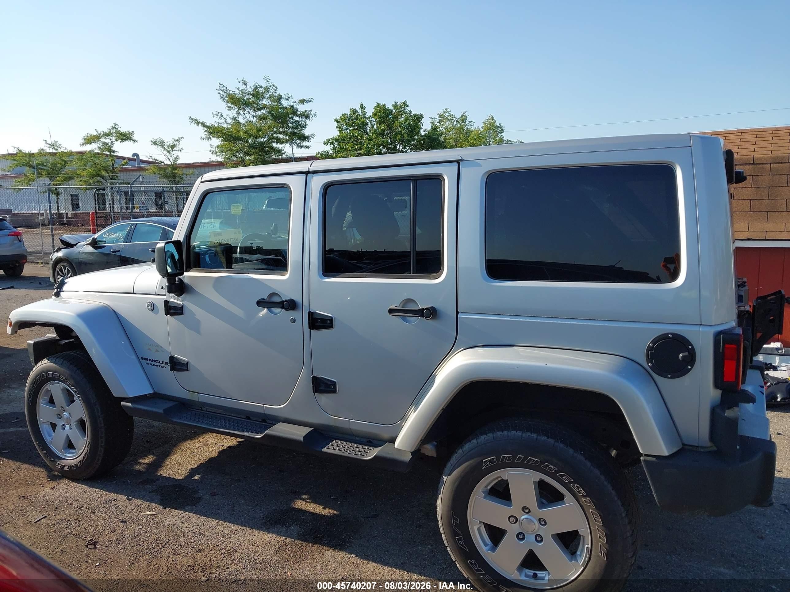 2012 Jeep Wrangler Unlimited Sahara Silver vin: 1C4BJWEG9CL178278