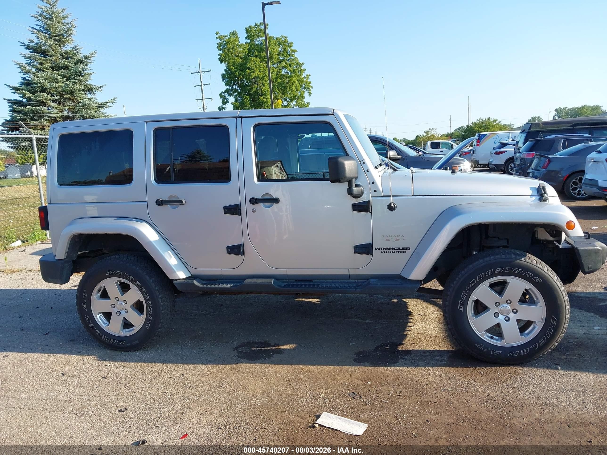 2012 Jeep Wrangler Unlimited Sahara Silver vin: 1C4BJWEG9CL178278