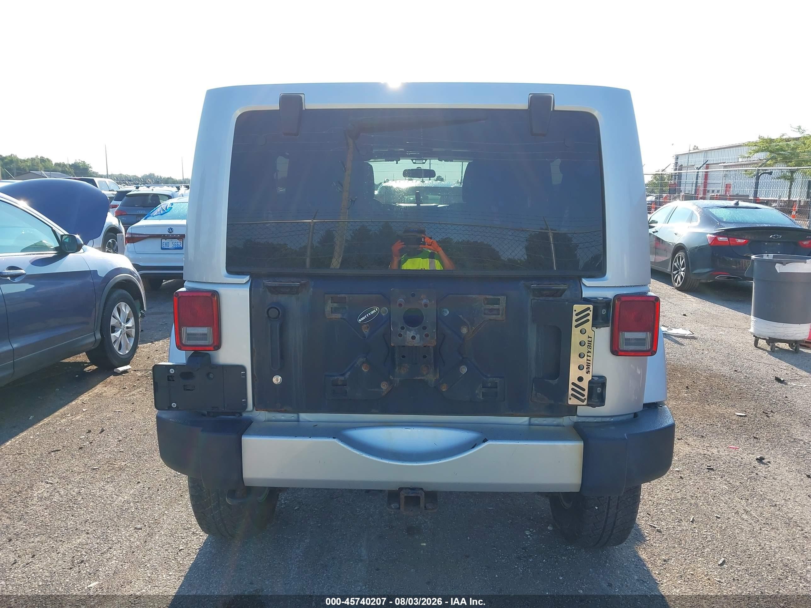 2012 Jeep Wrangler Unlimited Sahara Silver vin: 1C4BJWEG9CL178278
