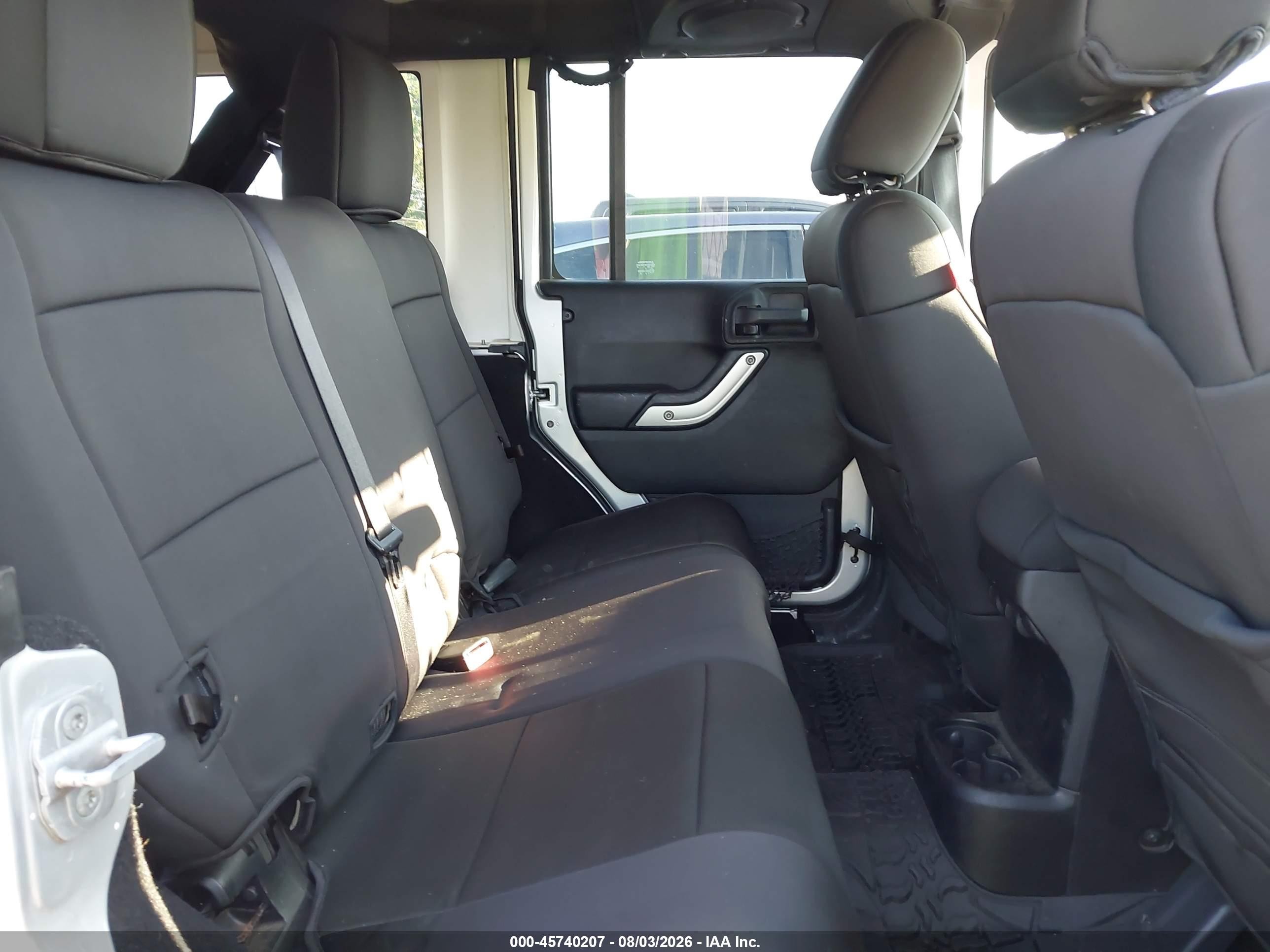 2012 Jeep Wrangler Unlimited Sahara Silver vin: 1C4BJWEG9CL178278