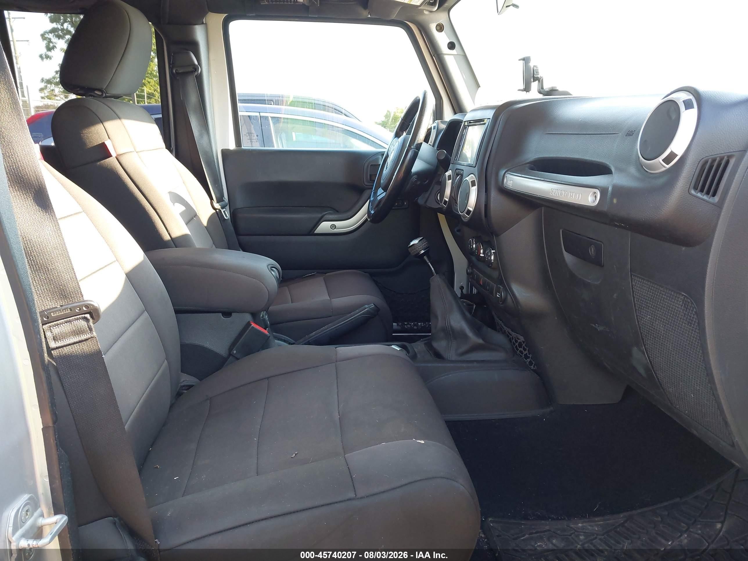 2012 Jeep Wrangler Unlimited Sahara Silver vin: 1C4BJWEG9CL178278
