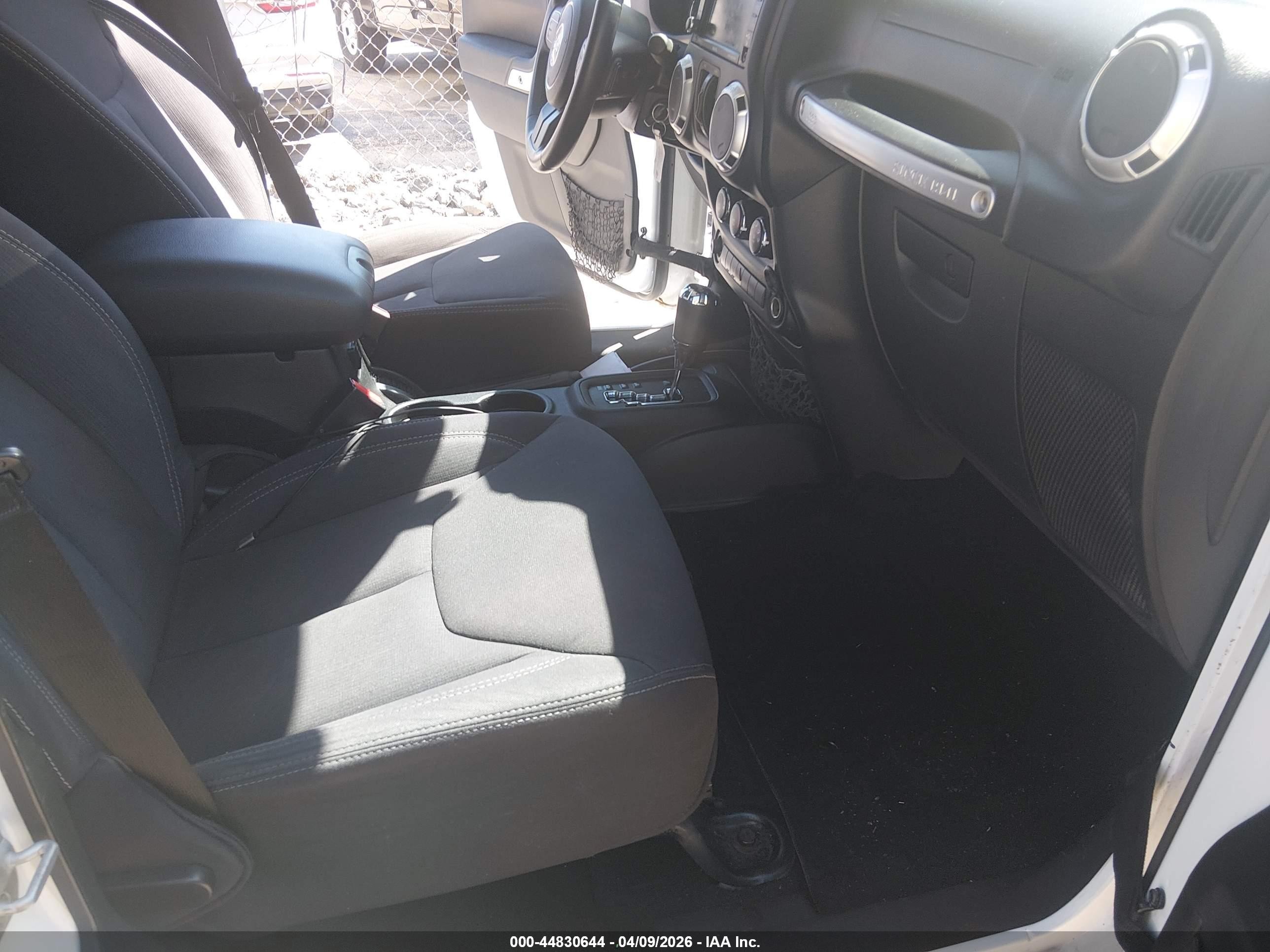 2013 Jeep Wrangler Unlimited Sahara White vin: 1C4BJWEG9DL534195
