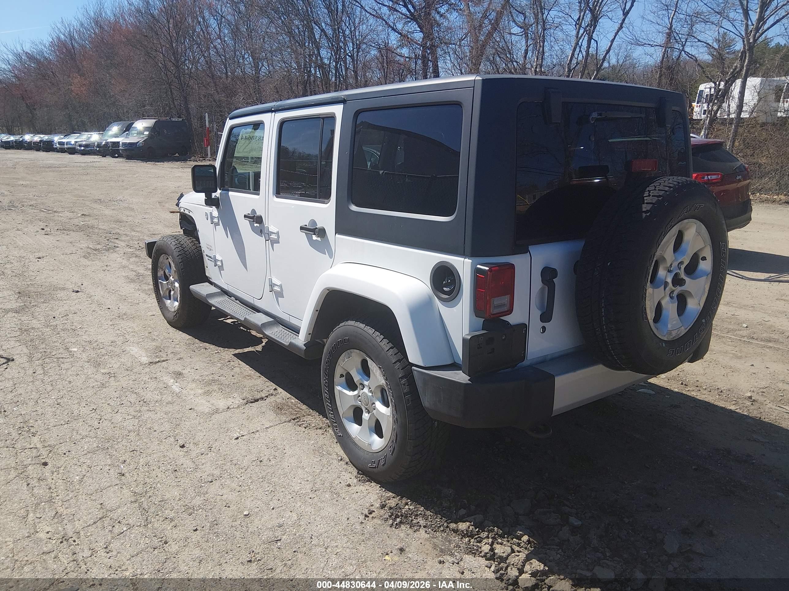 2013 Jeep Wrangler Unlimited Sahara White vin: 1C4BJWEG9DL534195