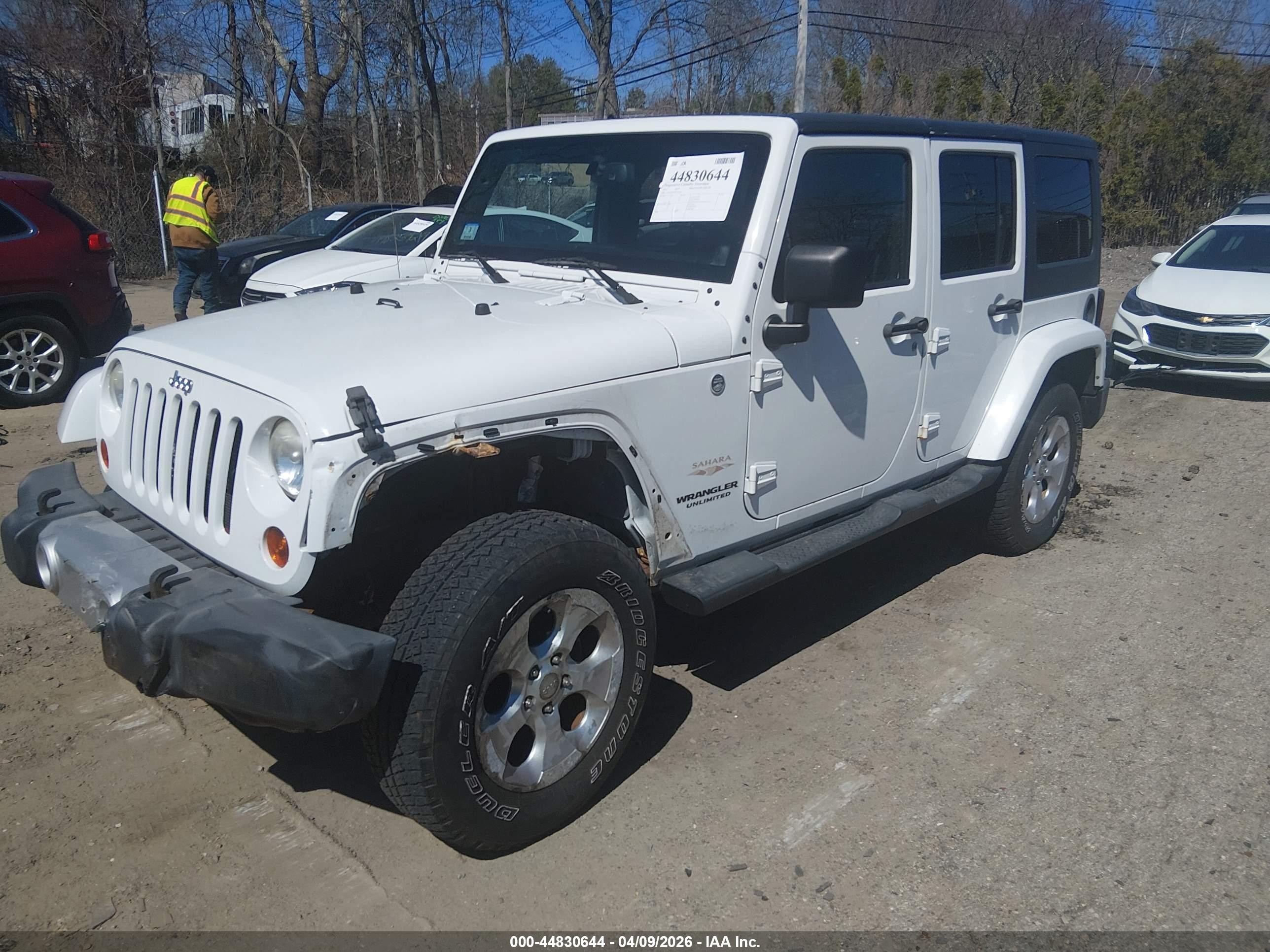 2013 Jeep Wrangler Unlimited Sahara White vin: 1C4BJWEG9DL534195