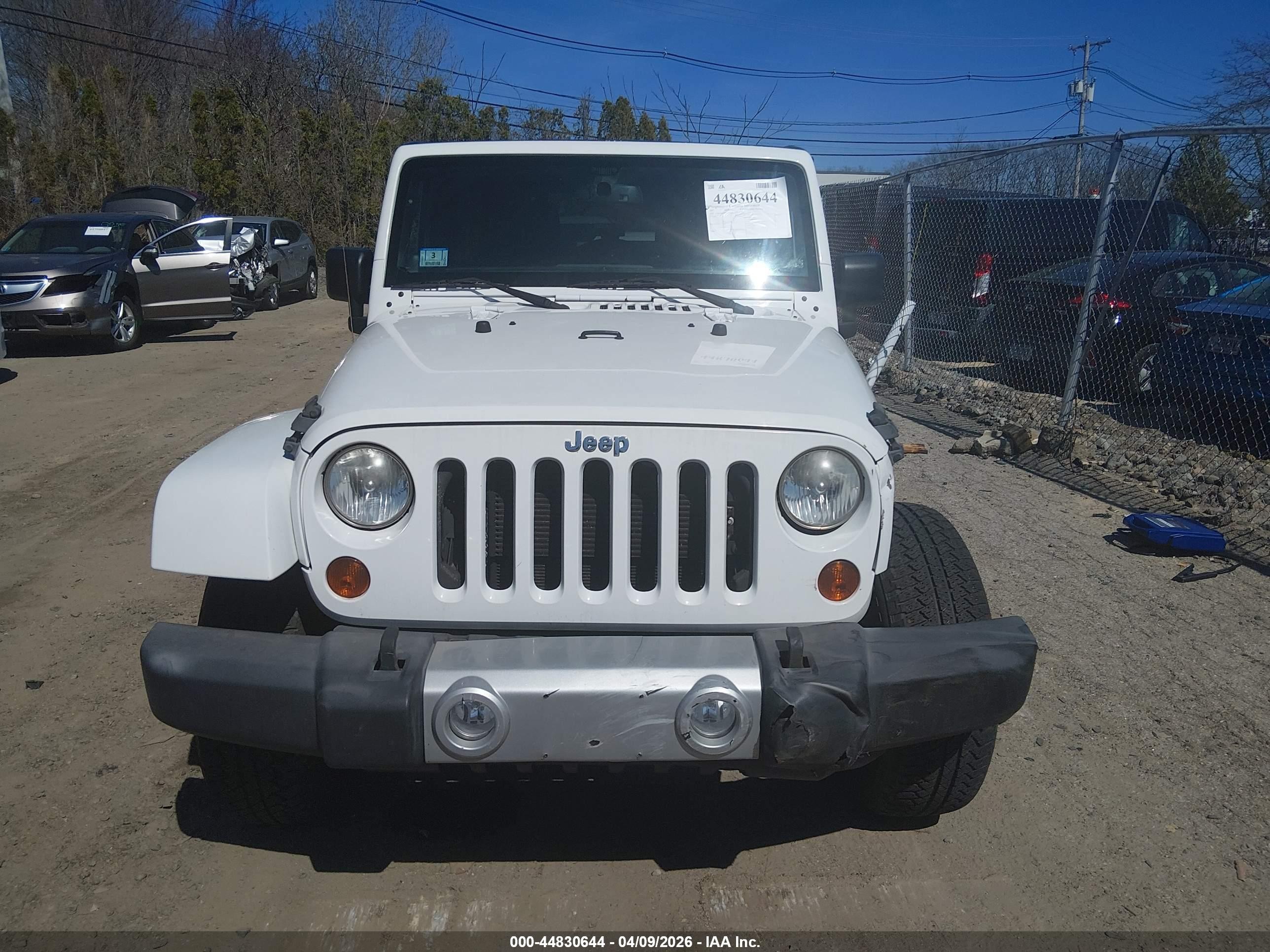 2013 Jeep Wrangler Unlimited Sahara White vin: 1C4BJWEG9DL534195