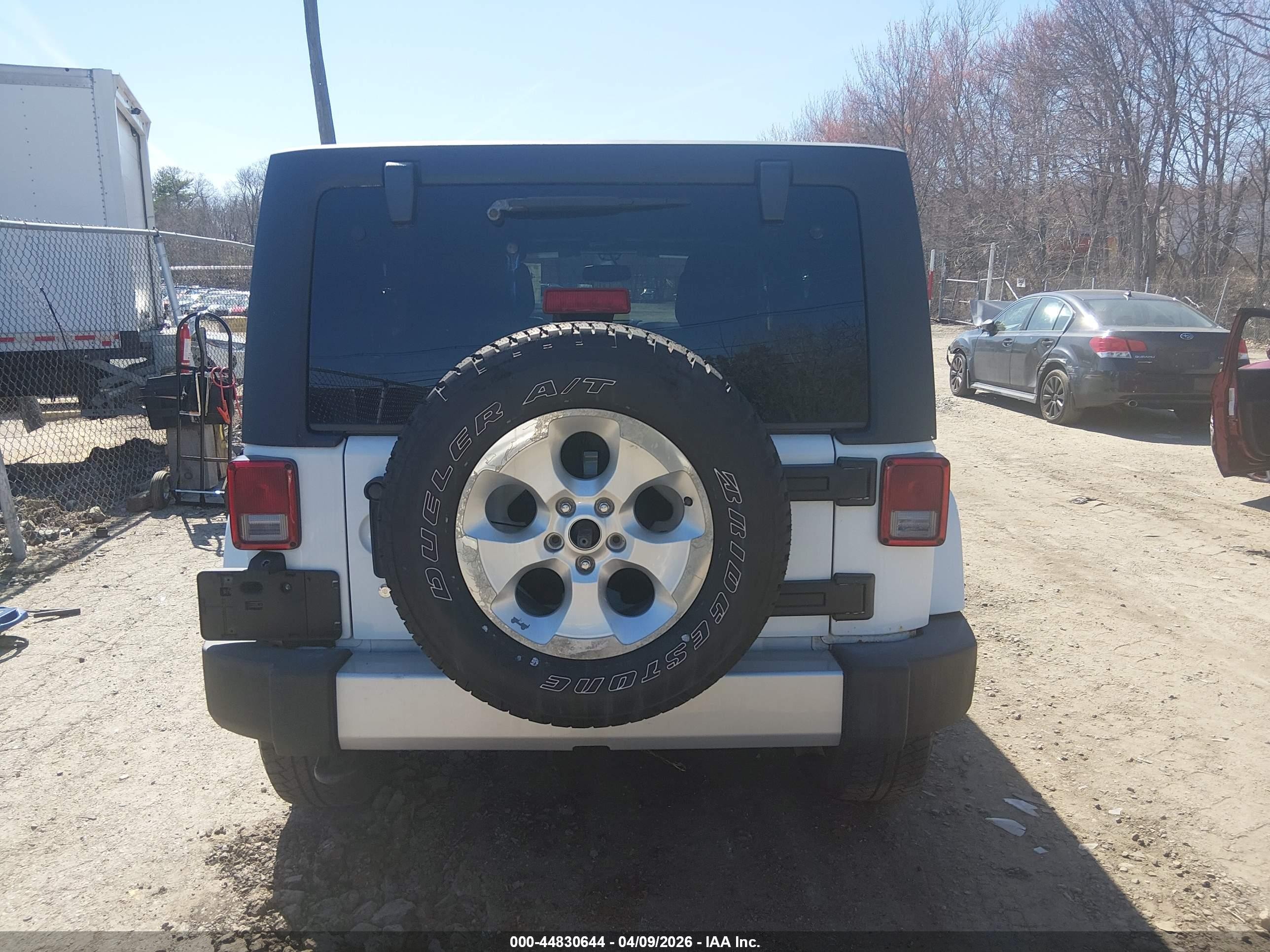2013 Jeep Wrangler Unlimited Sahara White vin: 1C4BJWEG9DL534195