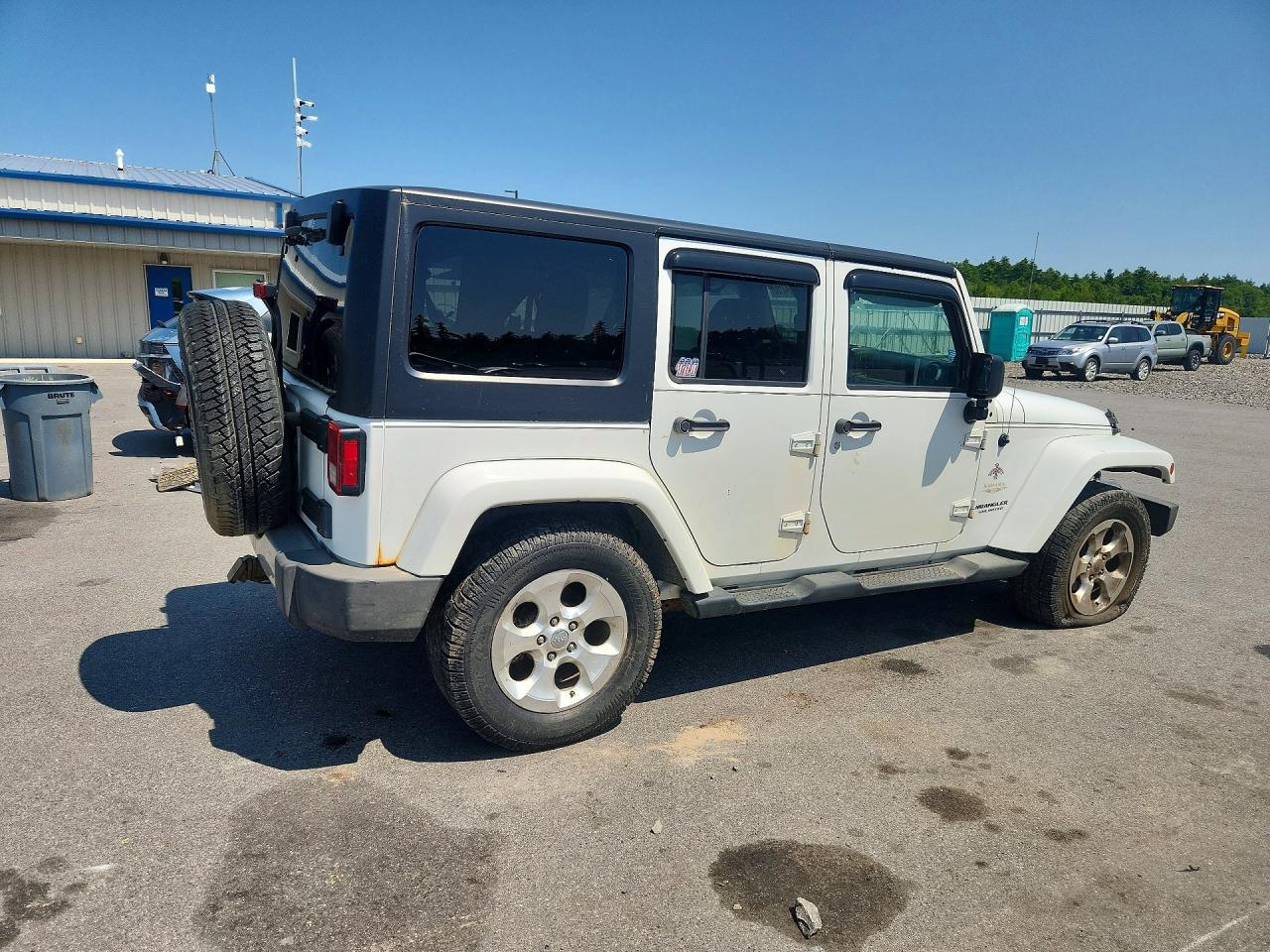 2013 Jeep Wrangler Unlimited Sahara White vin: 1C4BJWEG9DL561655