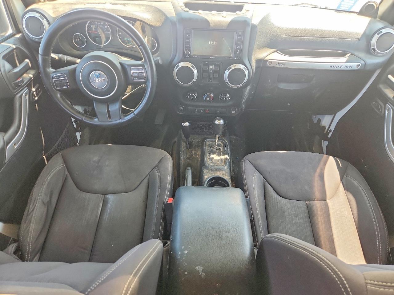 2013 Jeep Wrangler Unlimited Sahara White vin: 1C4BJWEG9DL561655