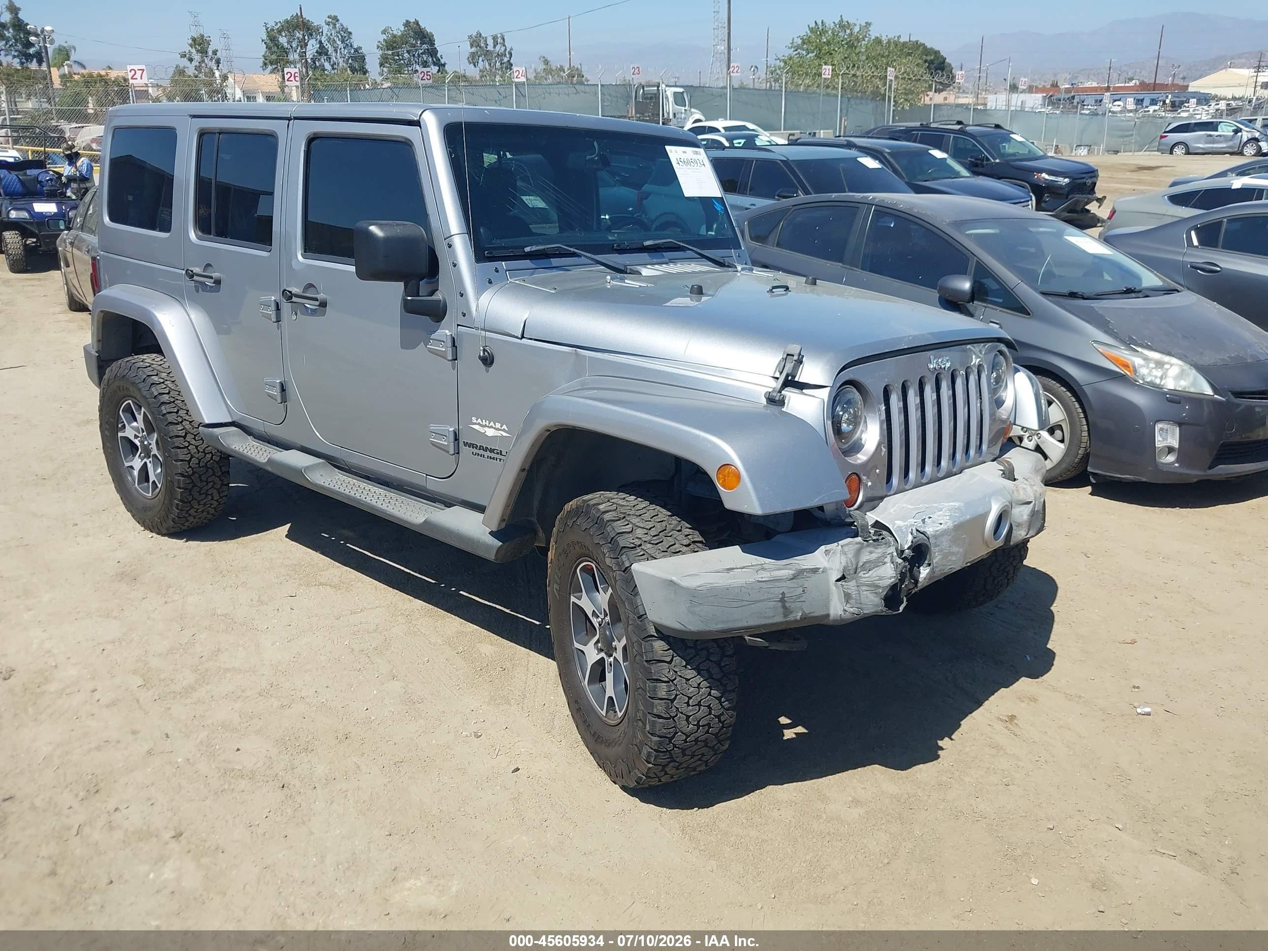 2013 Jeep Wrangler Unlimited Sahara Silver vin: 1C4BJWEG9DL629324