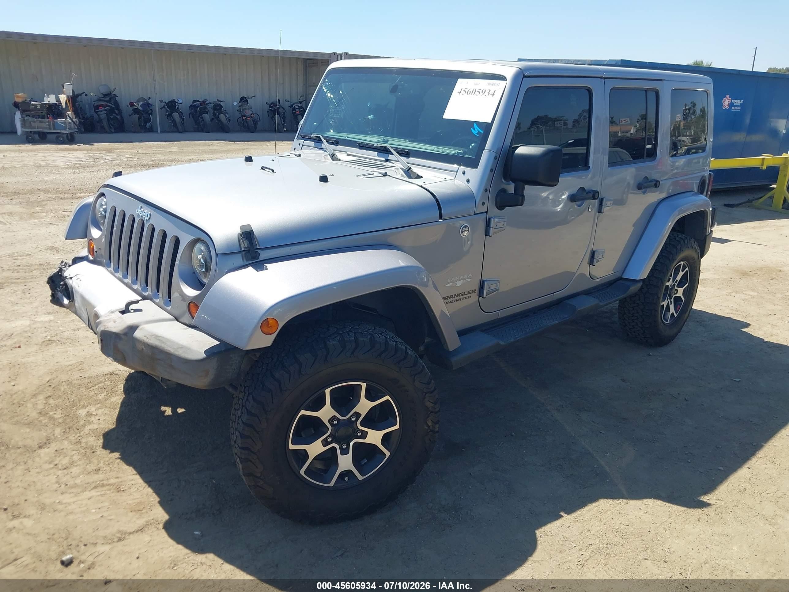 2013 Jeep Wrangler Unlimited Sahara Silver vin: 1C4BJWEG9DL629324