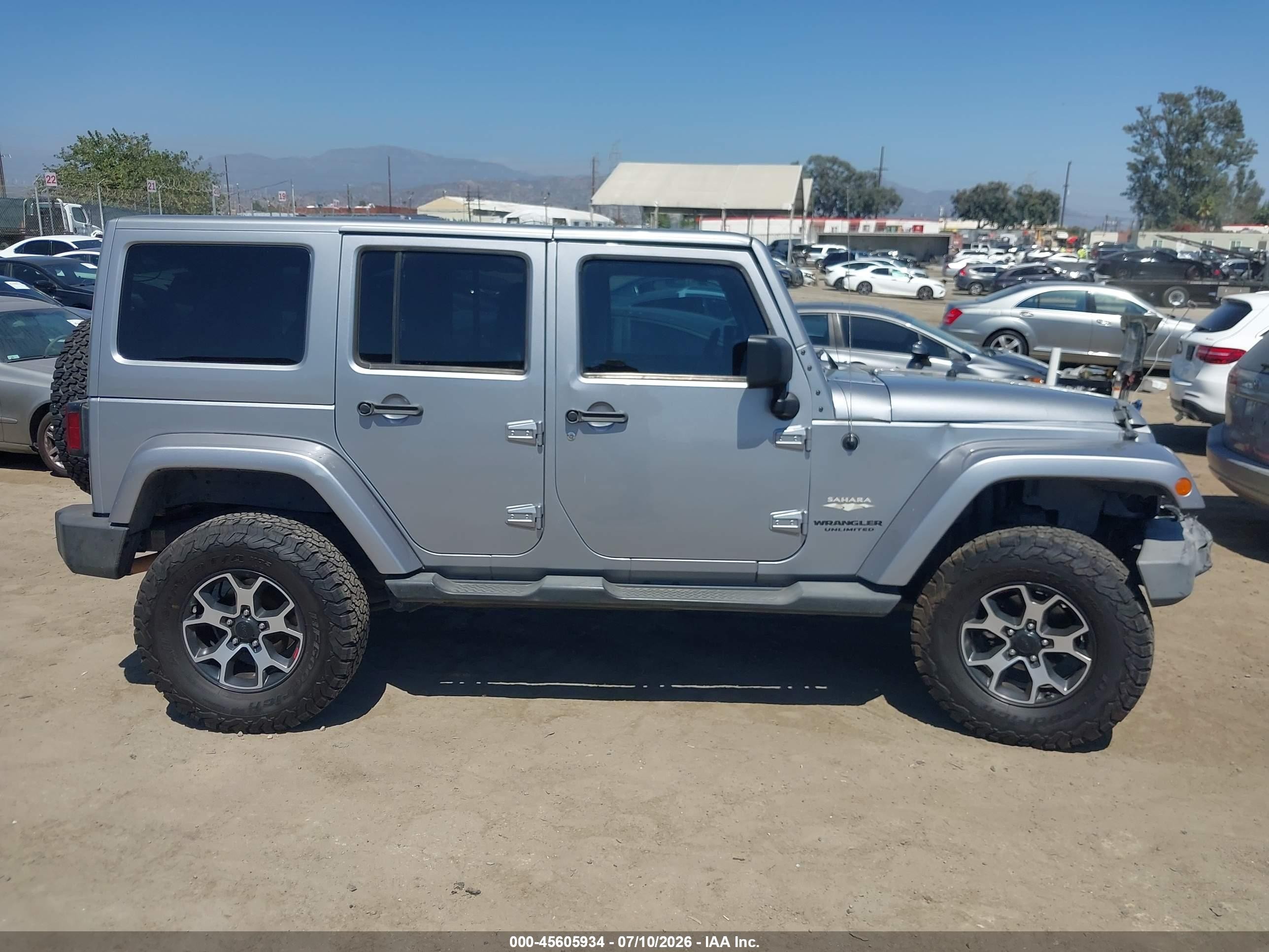 2013 Jeep Wrangler Unlimited Sahara Silver vin: 1C4BJWEG9DL629324