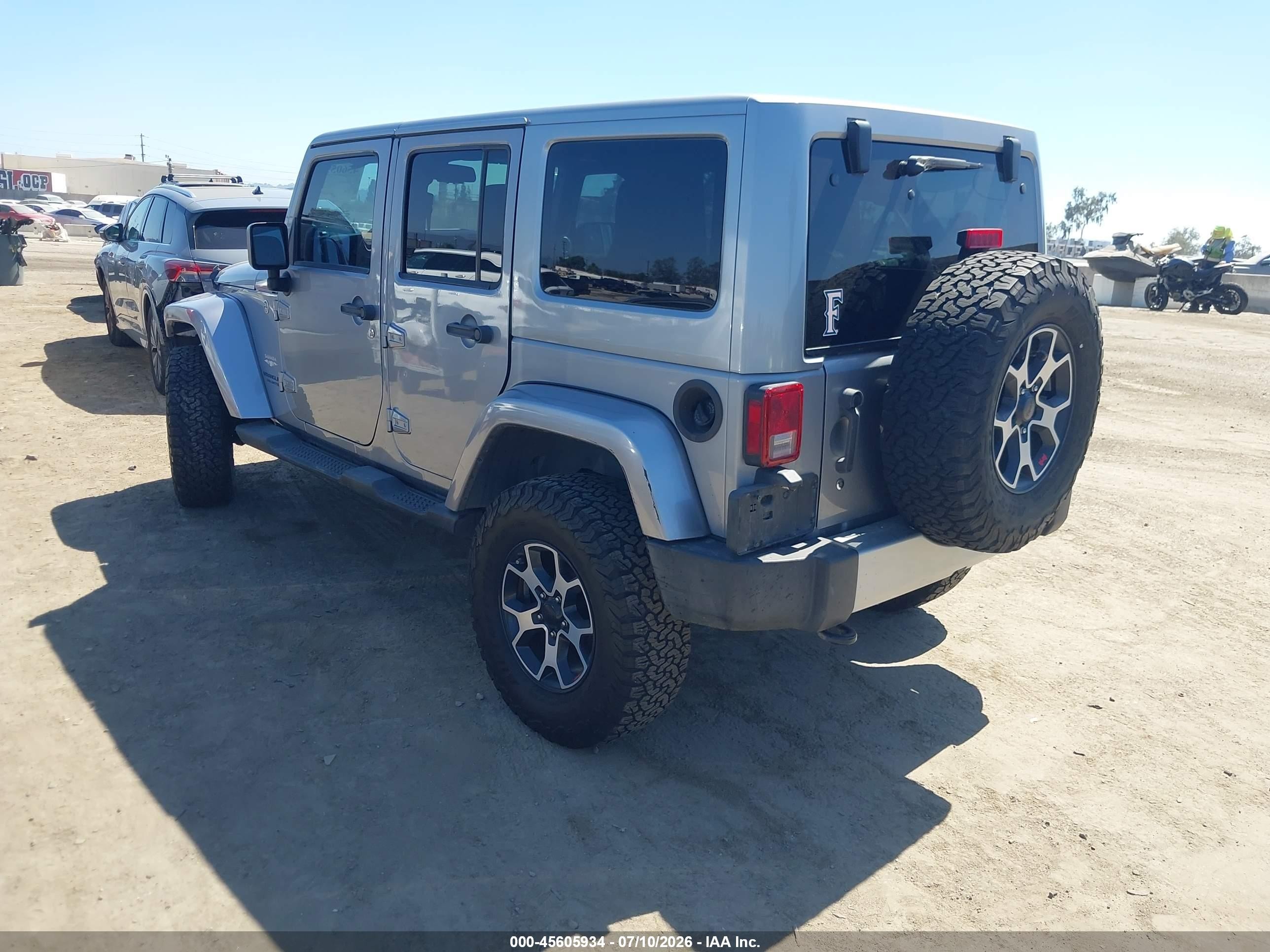 2013 Jeep Wrangler Unlimited Sahara Silver vin: 1C4BJWEG9DL629324