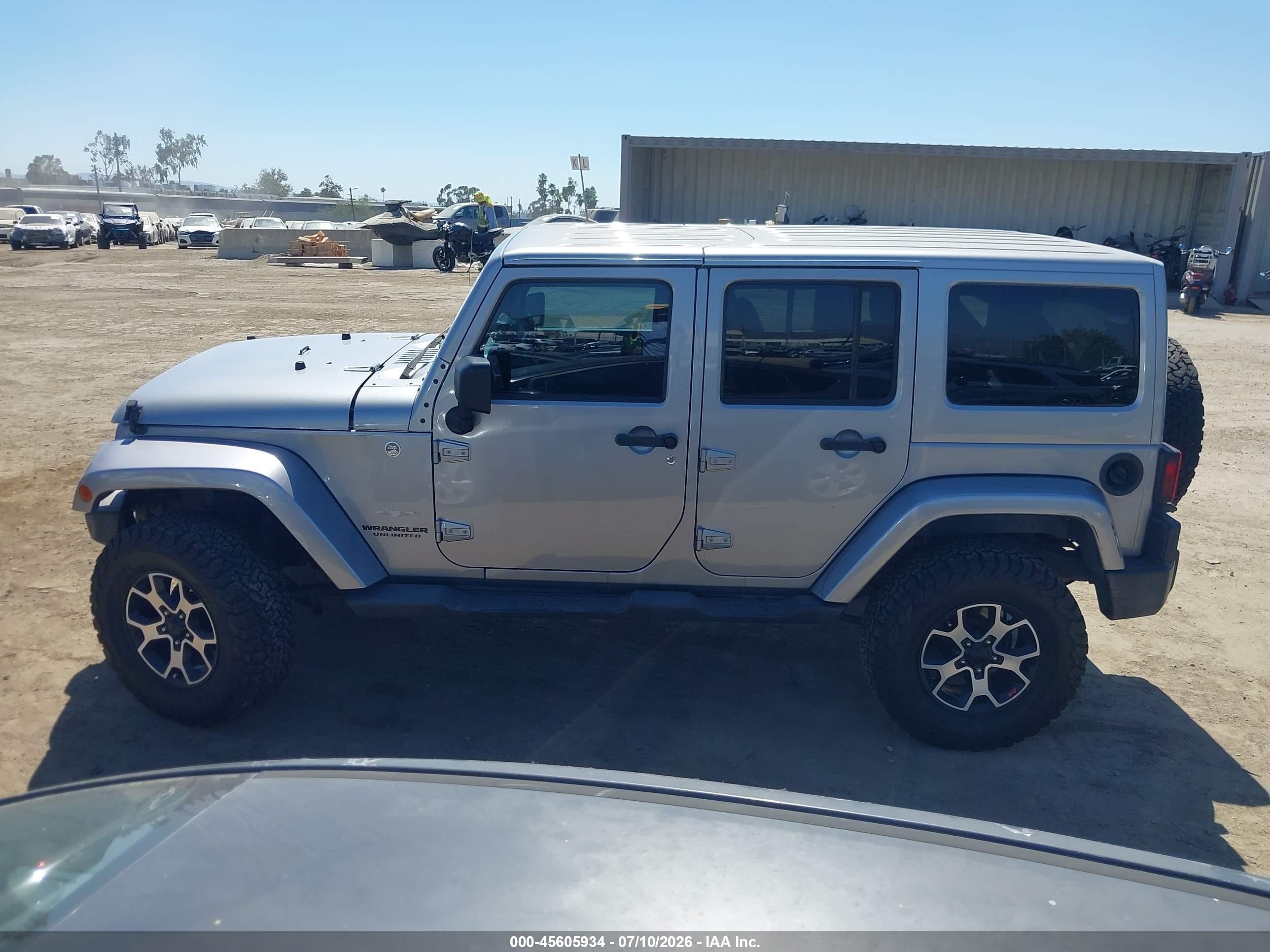 2013 Jeep Wrangler Unlimited Sahara Silver vin: 1C4BJWEG9DL629324