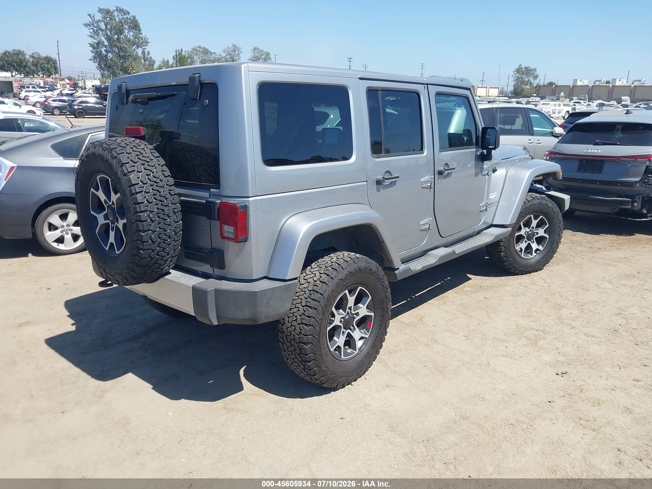 2013 Jeep Wrangler Unlimited Sahara Silver vin: 1C4BJWEG9DL629324