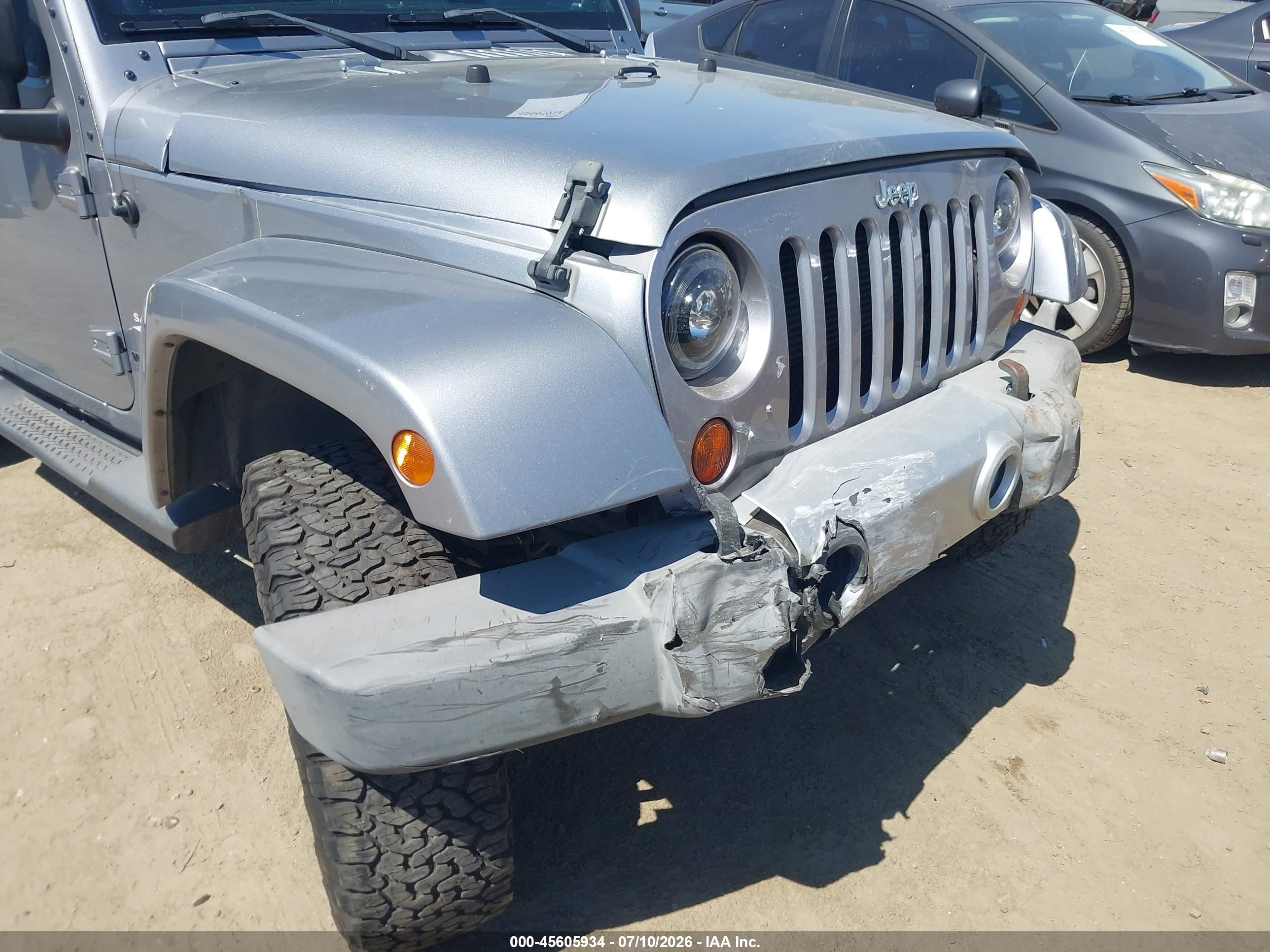 2013 Jeep Wrangler Unlimited Sahara Silver vin: 1C4BJWEG9DL629324