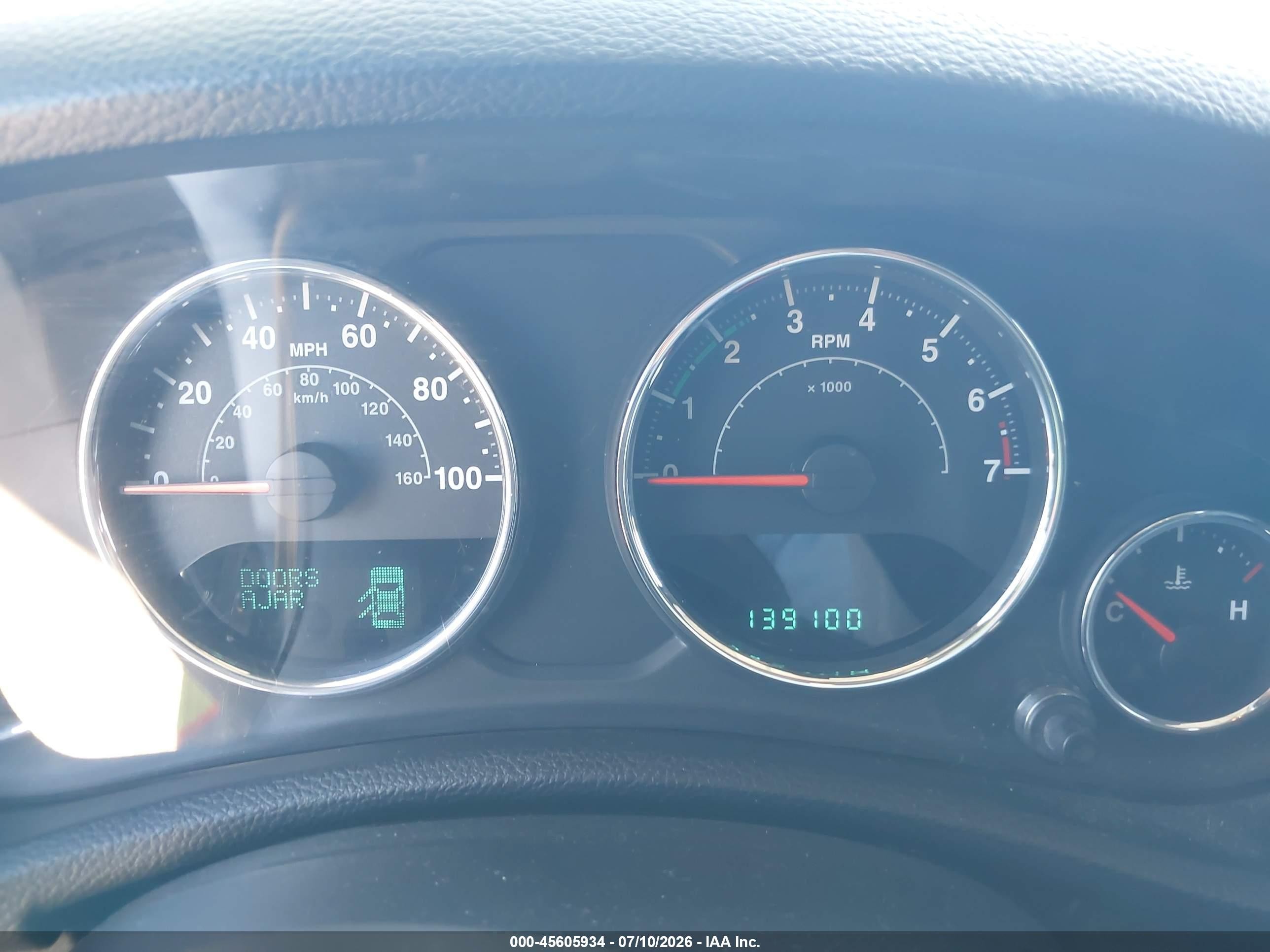 2013 Jeep Wrangler Unlimited Sahara Silver vin: 1C4BJWEG9DL629324