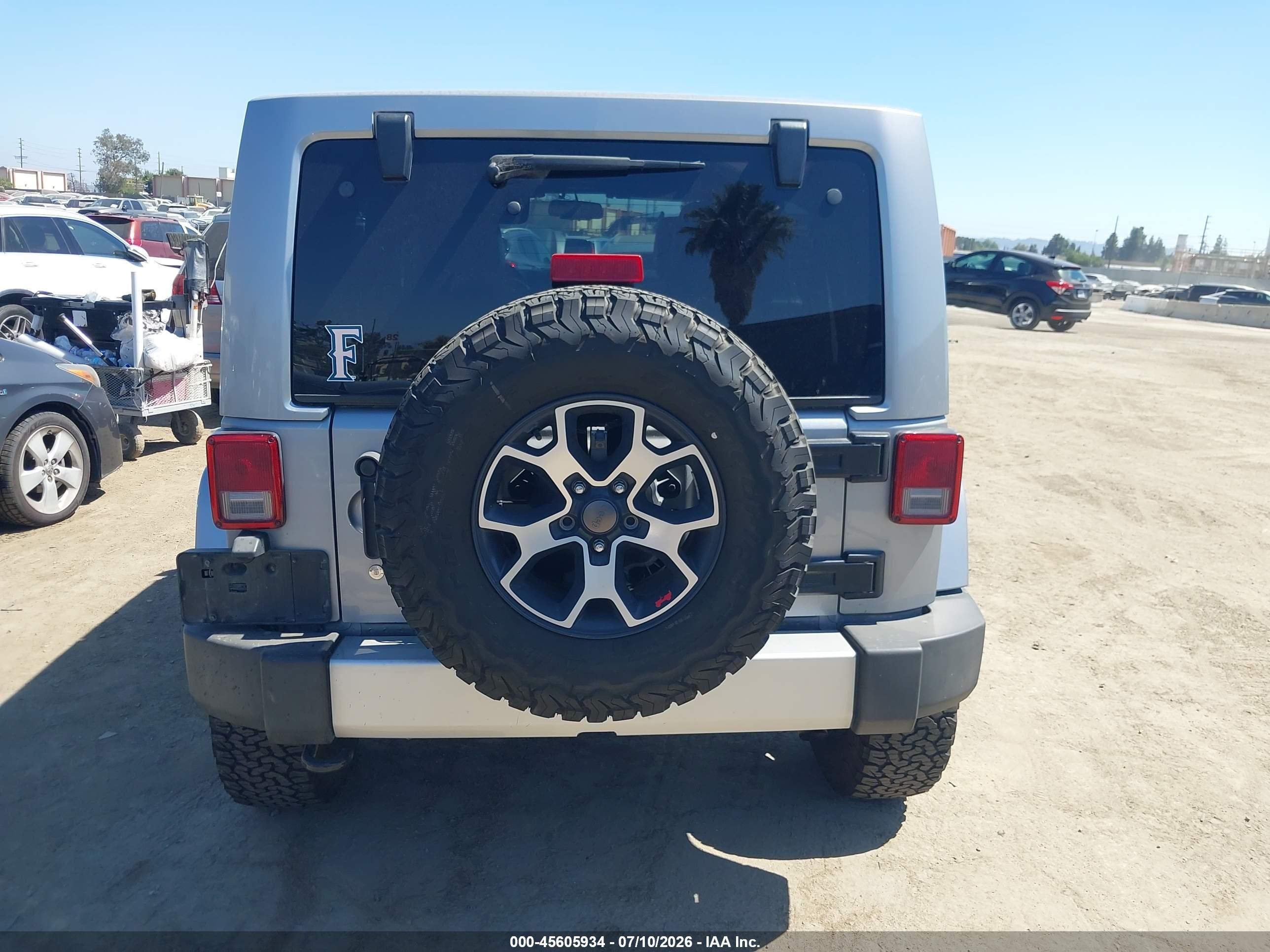 2013 Jeep Wrangler Unlimited Sahara Silver vin: 1C4BJWEG9DL629324