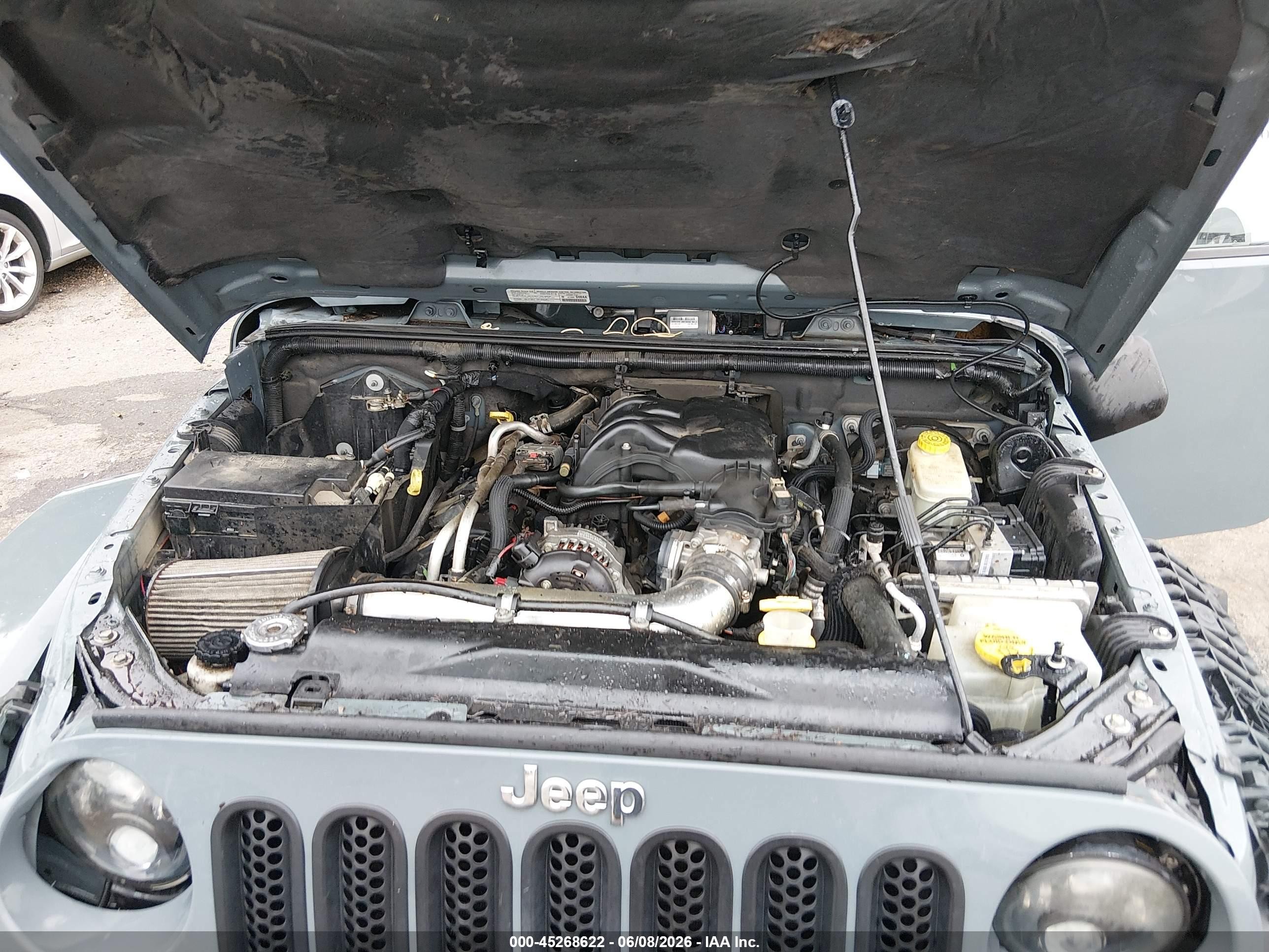 2014 Jeep Wrangler Unlimited Sahara Gray vin: 1C4BJWEG9EL209595