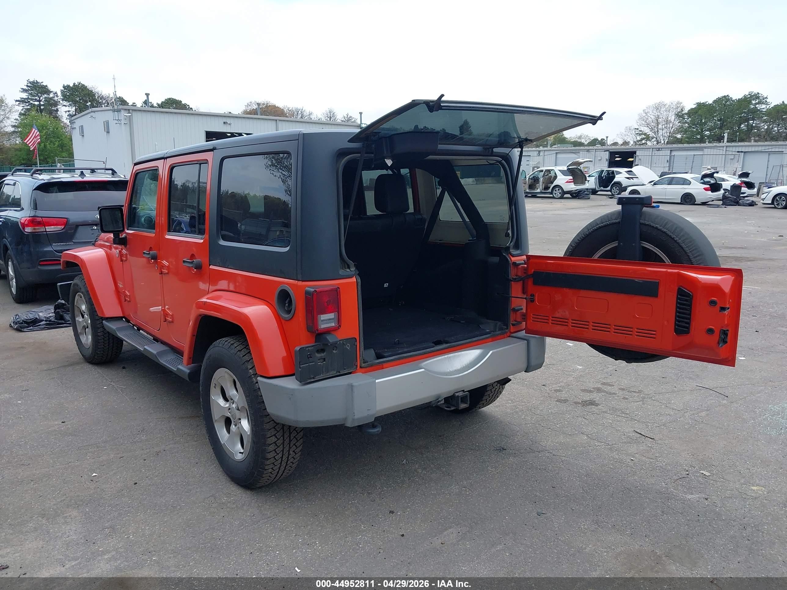 2015 Jeep Wrangler Unlimited Sahara Orange vin: 1C4BJWEG9FL604085