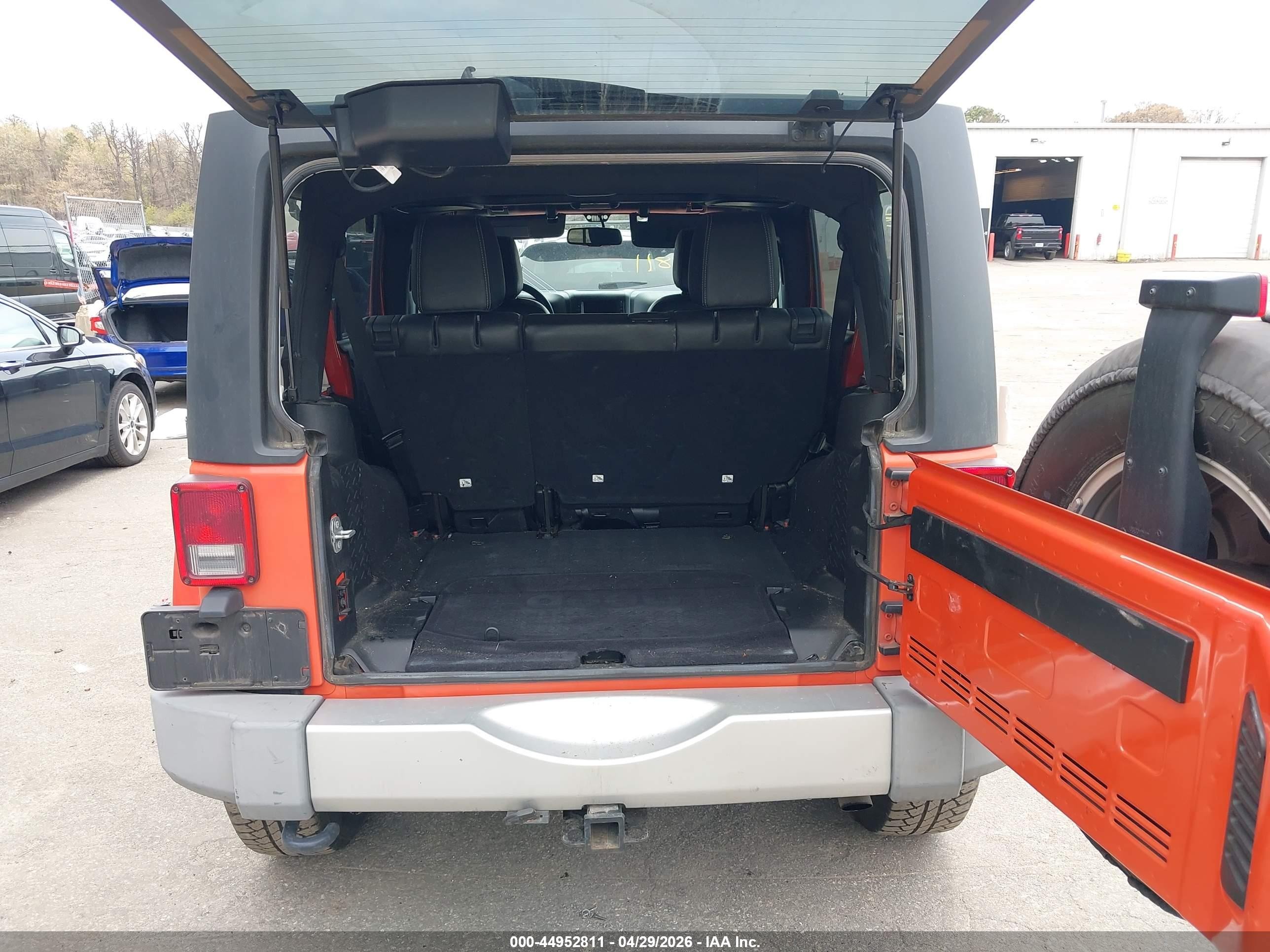 2015 Jeep Wrangler Unlimited Sahara Orange vin: 1C4BJWEG9FL604085