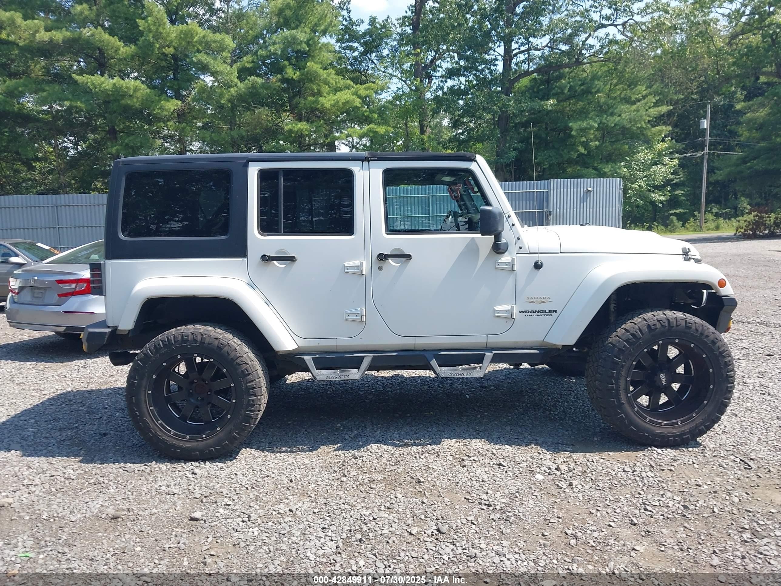 2015 Jeep Wrangler Unlimited Sahara White vin: 1C4BJWEG9FL604166