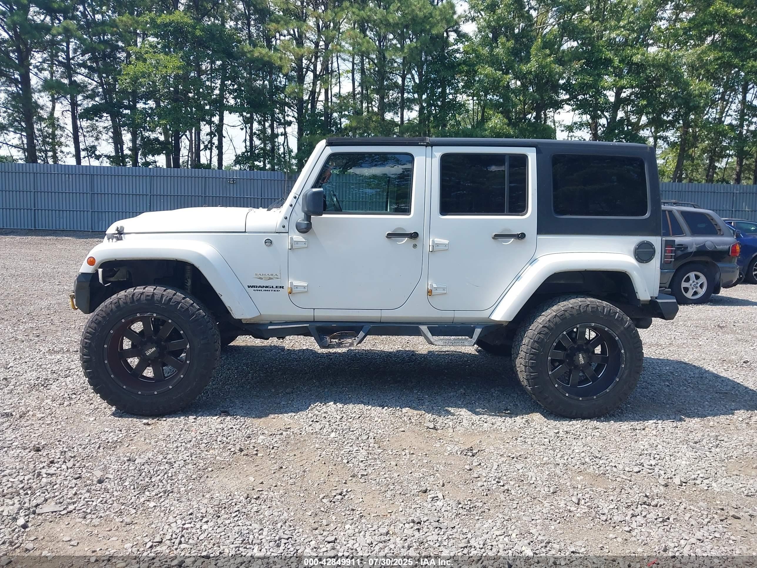 2015 Jeep Wrangler Unlimited Sahara White vin: 1C4BJWEG9FL604166