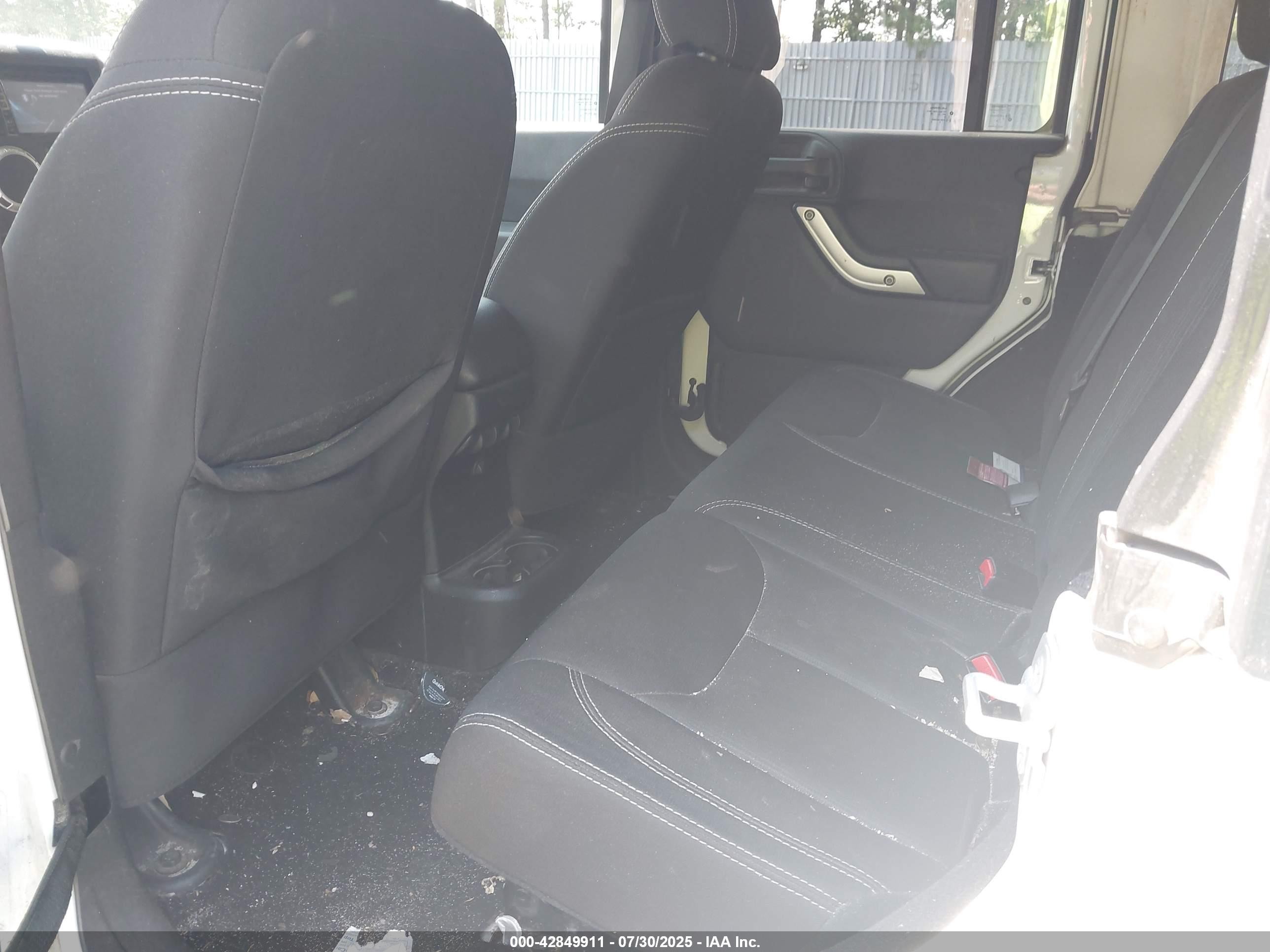 2015 Jeep Wrangler Unlimited Sahara White vin: 1C4BJWEG9FL604166