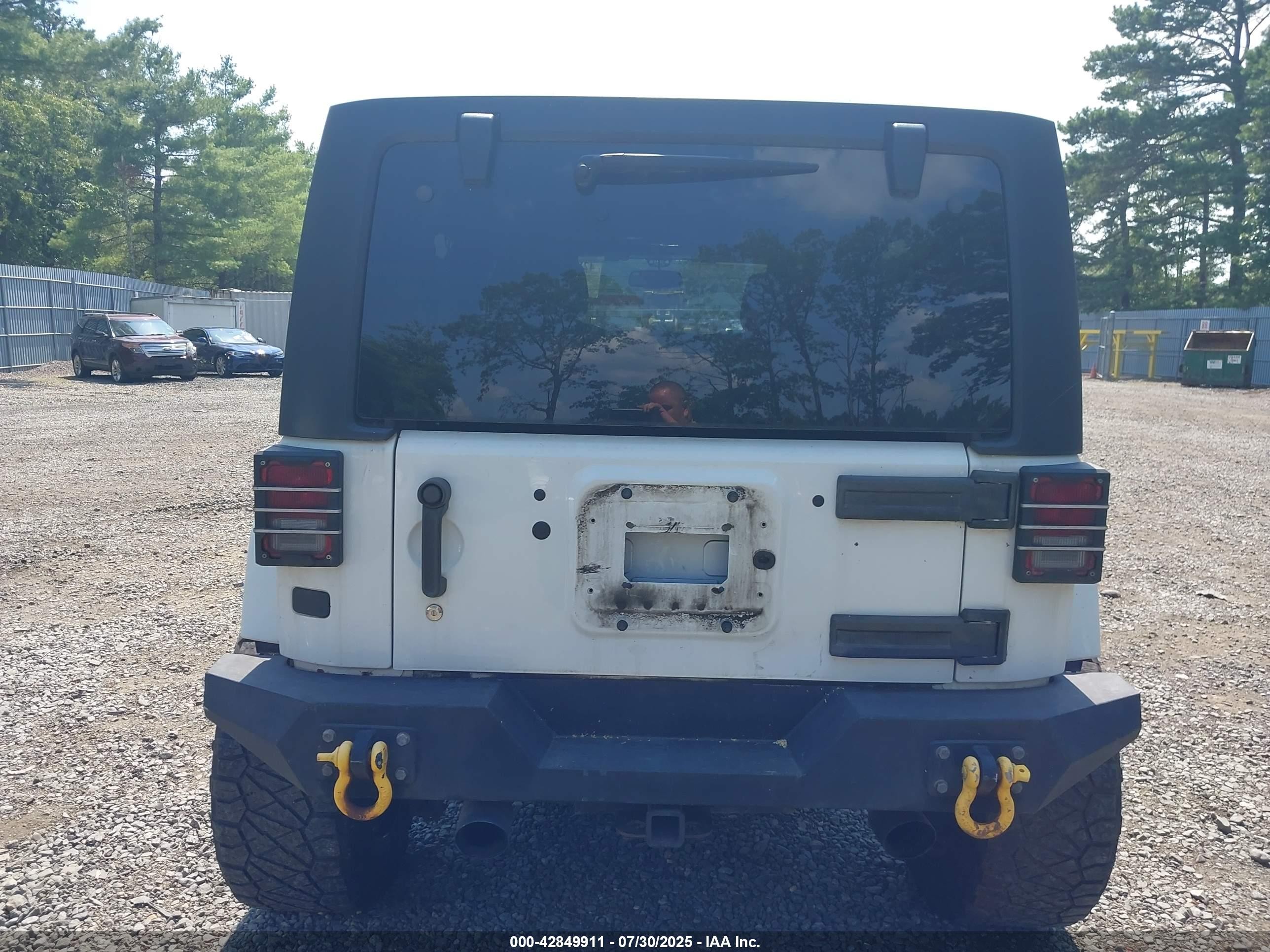 2015 Jeep Wrangler Unlimited Sahara White vin: 1C4BJWEG9FL604166