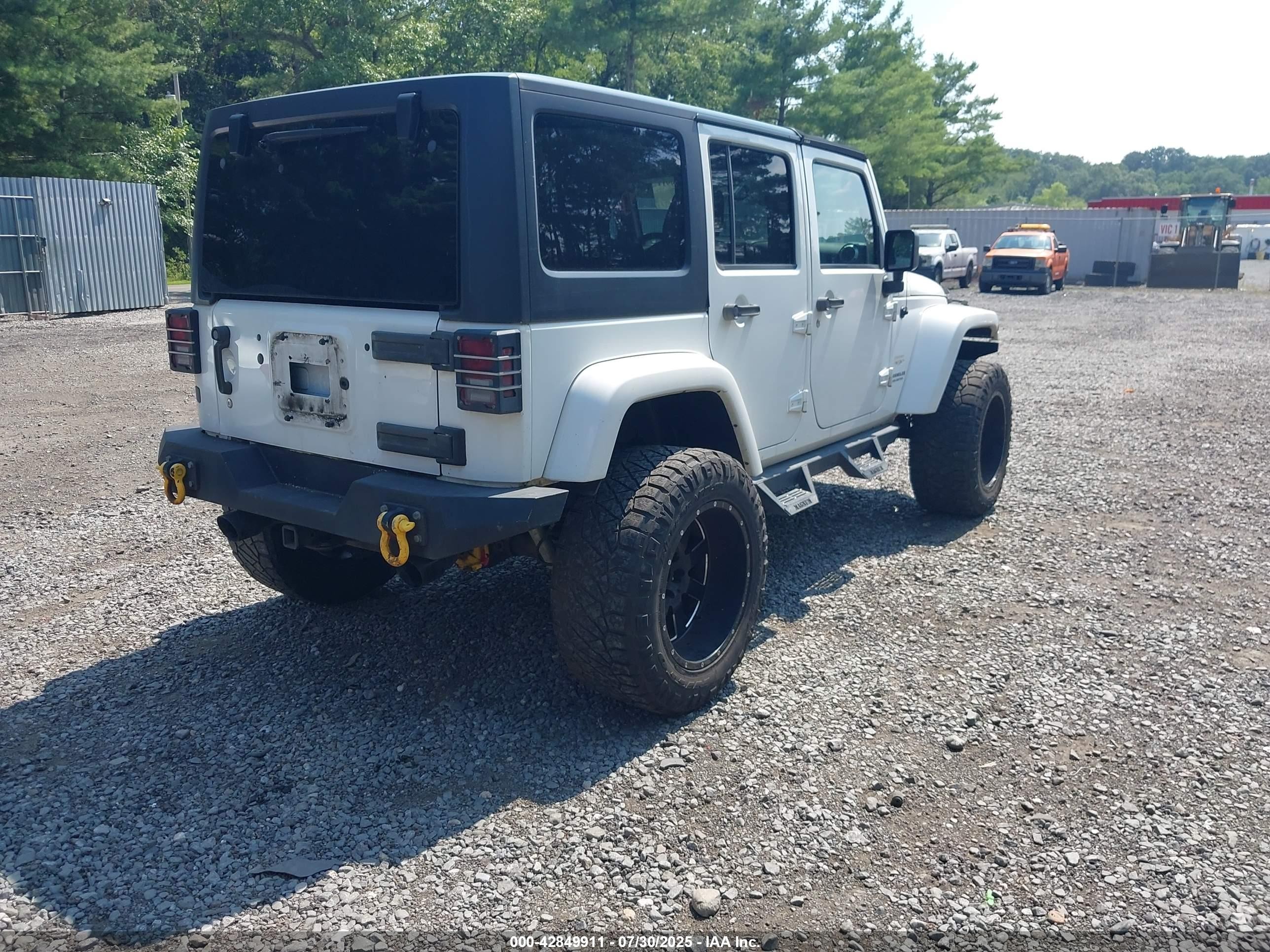 2015 Jeep Wrangler Unlimited Sahara White vin: 1C4BJWEG9FL604166