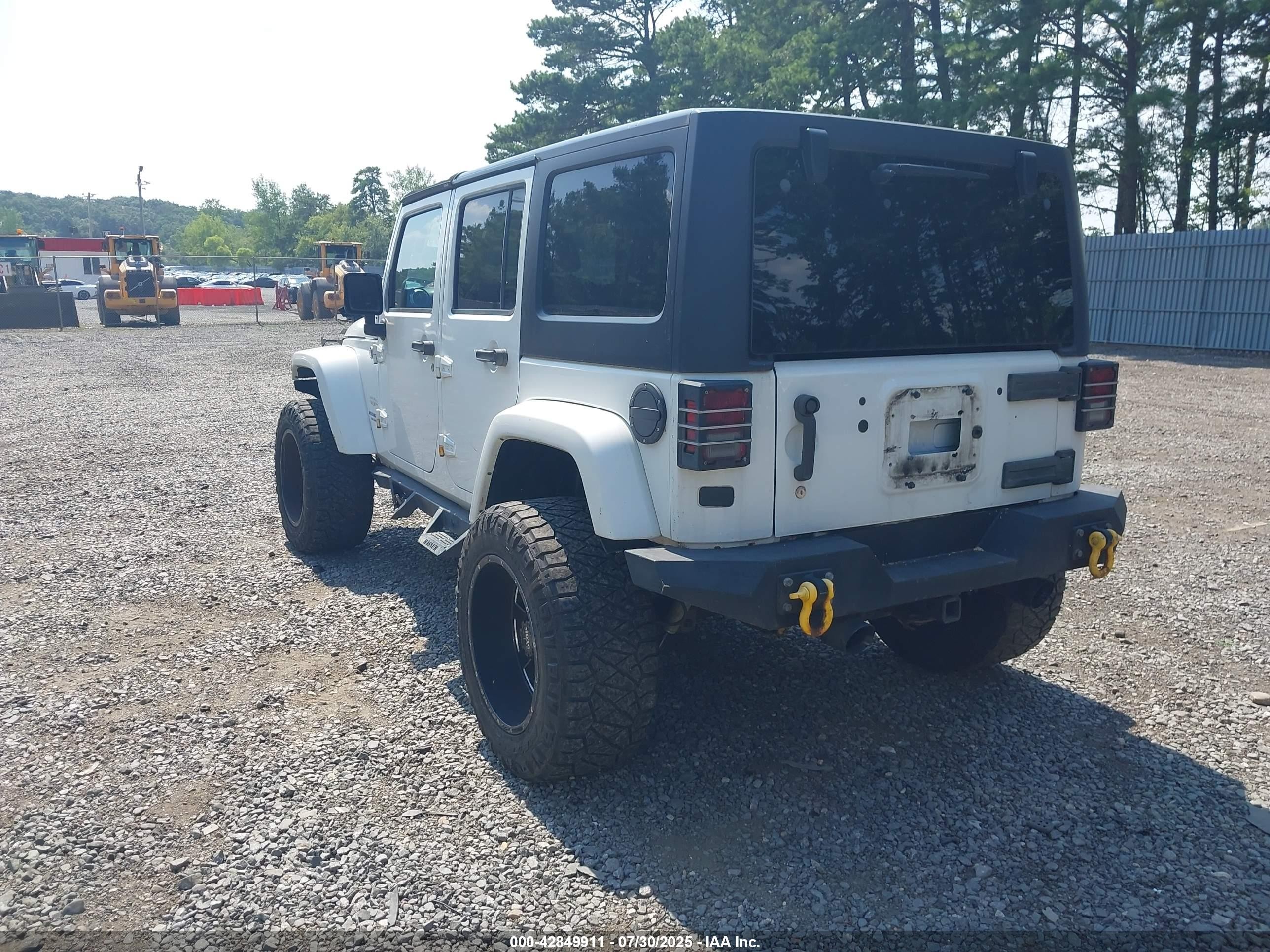 2015 Jeep Wrangler Unlimited Sahara White vin: 1C4BJWEG9FL604166