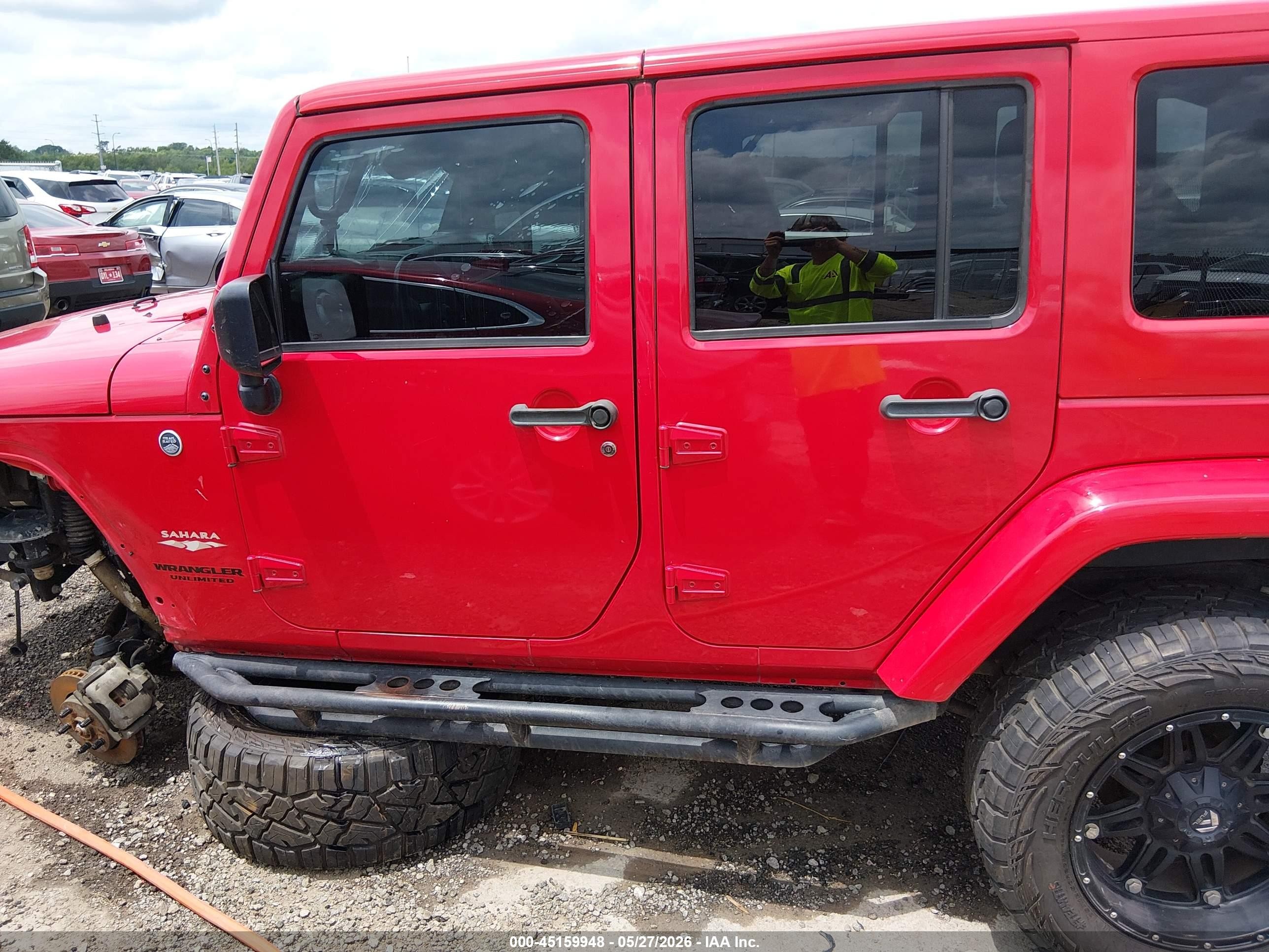 2015 Jeep Wrangler Unlimited Sahara Red vin: 1C4BJWEG9FL660575